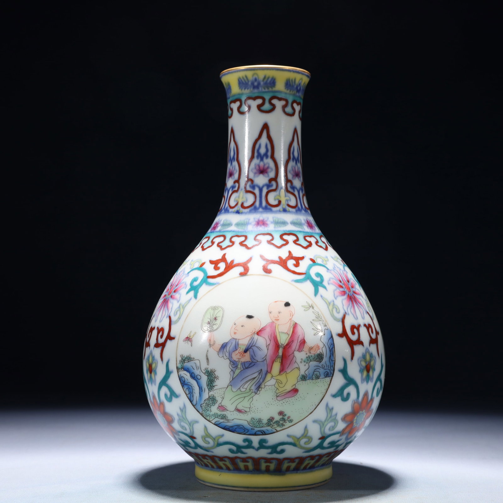 An Exquisite Yellow Ground Enamel Painted Gold Lotus Pattern Ewer: An Exquisite Famille-Rose Character and Story Pattern Vase,Qing Dynasty,China,Qianlong Six-character Mark,Size:5.1inx9.4in,Weight:800g 粉彩人物故事纹瓶,