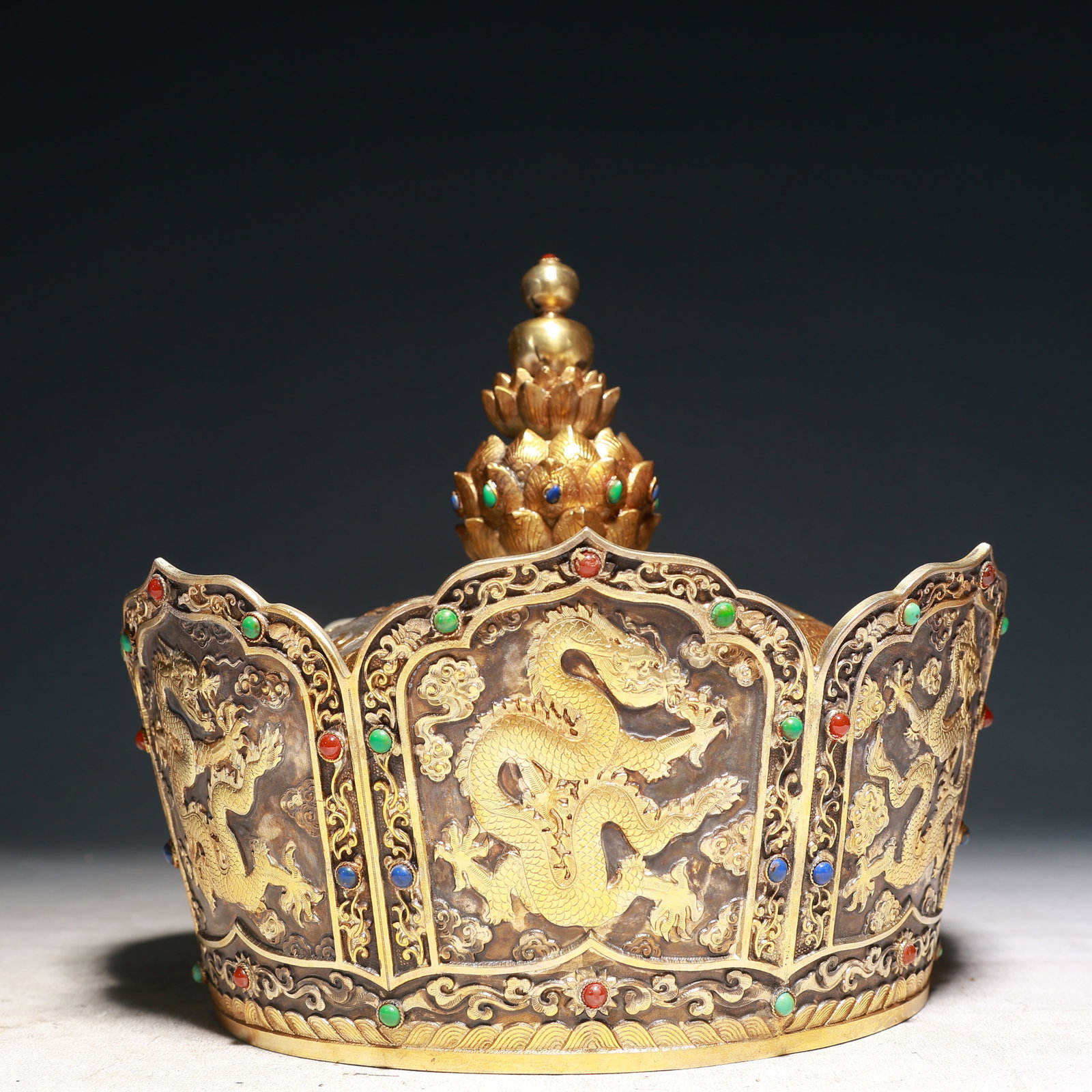 A Brilliant Bamboo 'Landscape& Figure' Box: An Exquisite Silver-Gilt Bronze Auspicious Cloud and Dragon Pattern Hat,Inlaid Gems,With Poem,Qing Dynasty,China,Size:9.4inx8.7in,Weight:2850g 铜鎏金鎏银祥云&