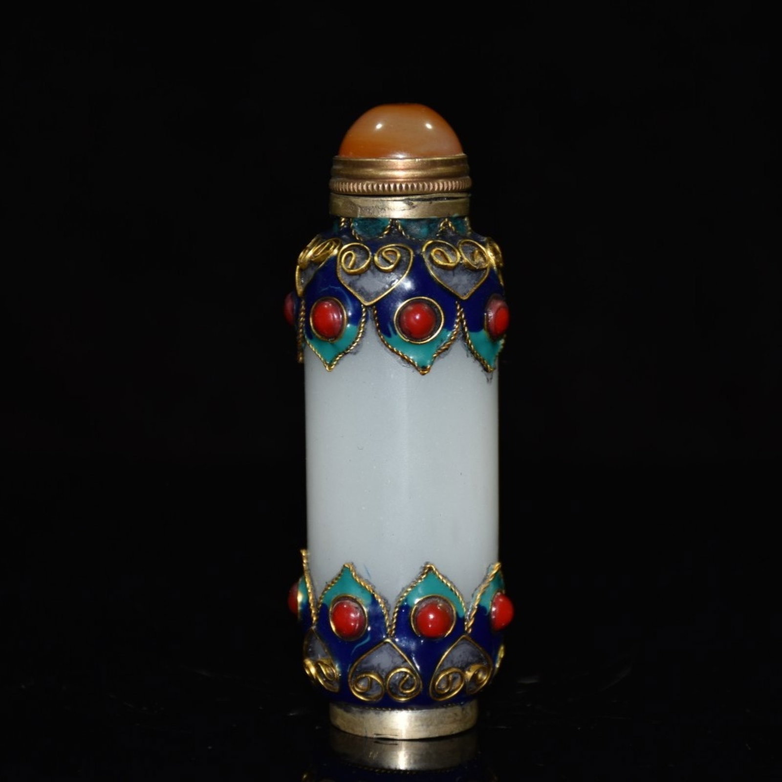 An Exquisite Bronze-Gold Plated Inlaid Jasper Ring: An Exquisite Glass Inlaid Cloisonne Snuff Bottle,Inlaid Gems,Qing Dynasty,China,Size:1.2inx1.2inx3.5in,Weight:83g