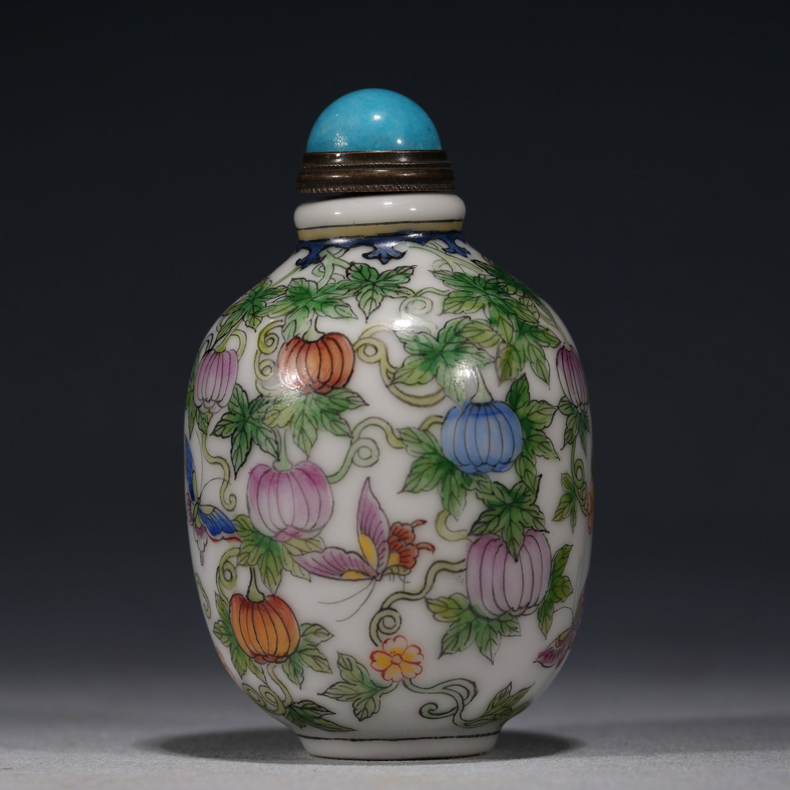 An Exquisite Aquamarine Flower Pattern Necklace: An Exquisite Famille-Rose Continuous Melon Vines Pattern Pumpkin Butterfly Pattern Snuff Bottle,Qing Dynasty, China,Yongzheng Four-character Mark,Size:2in×2in×3.1in 粉彩瓜&