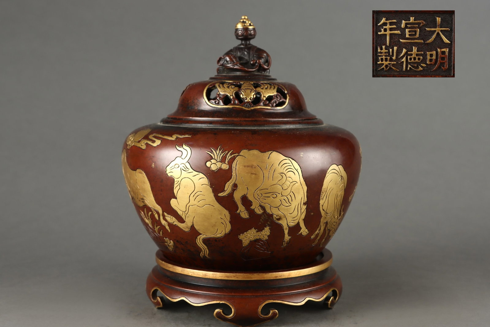 A Solemn Gilt Bronze White Statue of Tara: An Exquisite Gilt Bronze Buffalo Pattern Censer,Ming Dynasty,China,Xuande Six-character Mark,Size:8.3inx4.5inx6.7in,Weight:4600g 铜鎏金牛纹香炉,中ࢲ