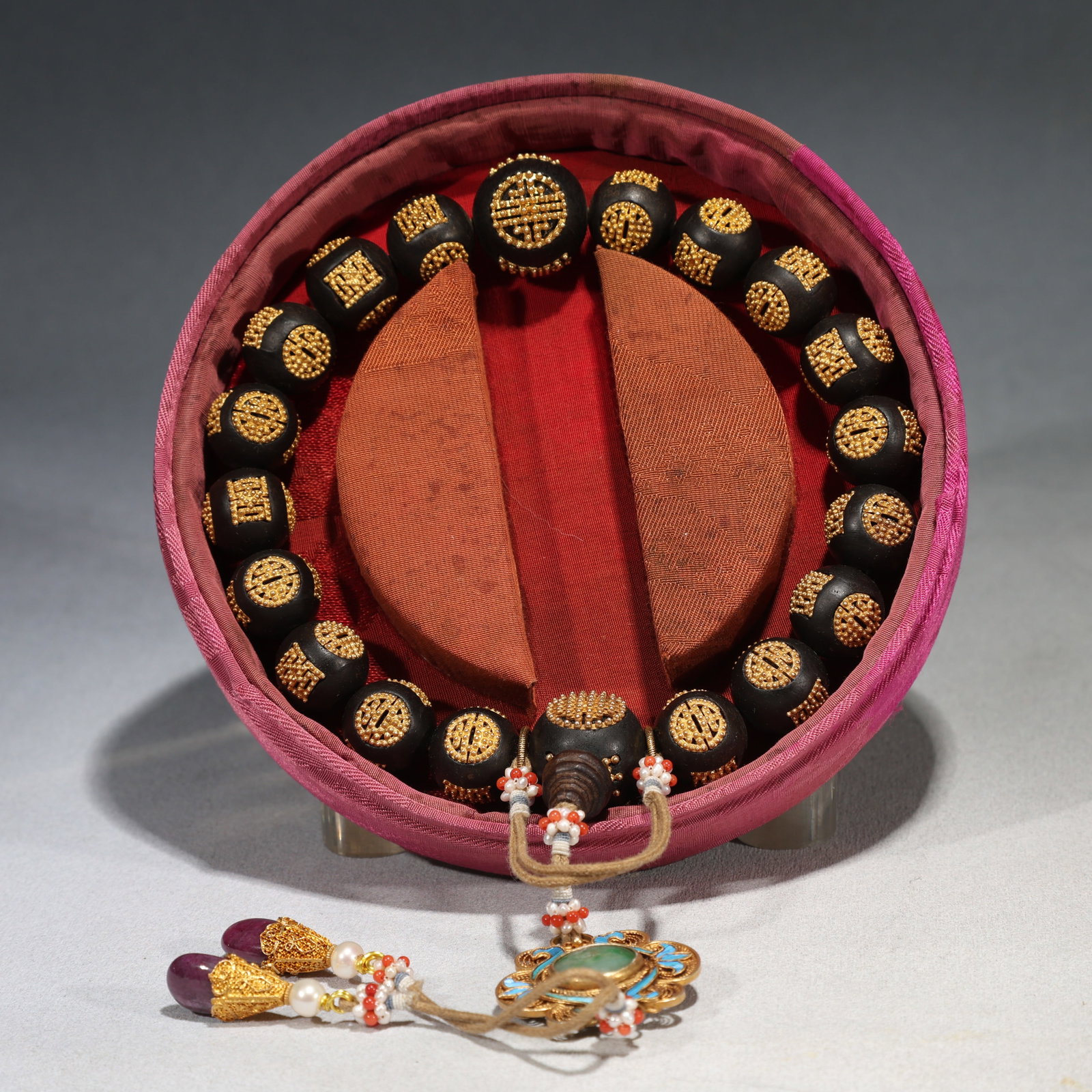 An Exquisite Ru yao Sky Blue Glazed Painted Gold Double-Ears Vase: An Exquisite Eaglewood Inlaid Gilt Bronze Bracelets ,Qing Dynasty, China,Size:0.6in 精美的沉香木嵌铜鎏金片手串,中