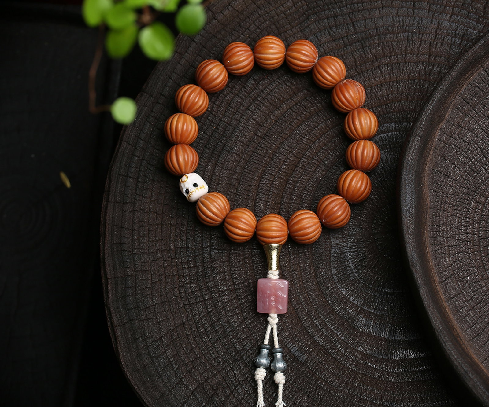 A Solemn Gilt Bronze Statue of Manjusri: An Exquisite Walnut Bracelets,Size:14mm,Weight:38.7g 核桃手串
