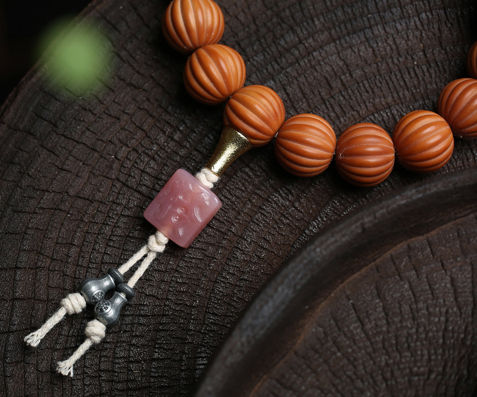 An Exquisite Walnut Bracelets - 3