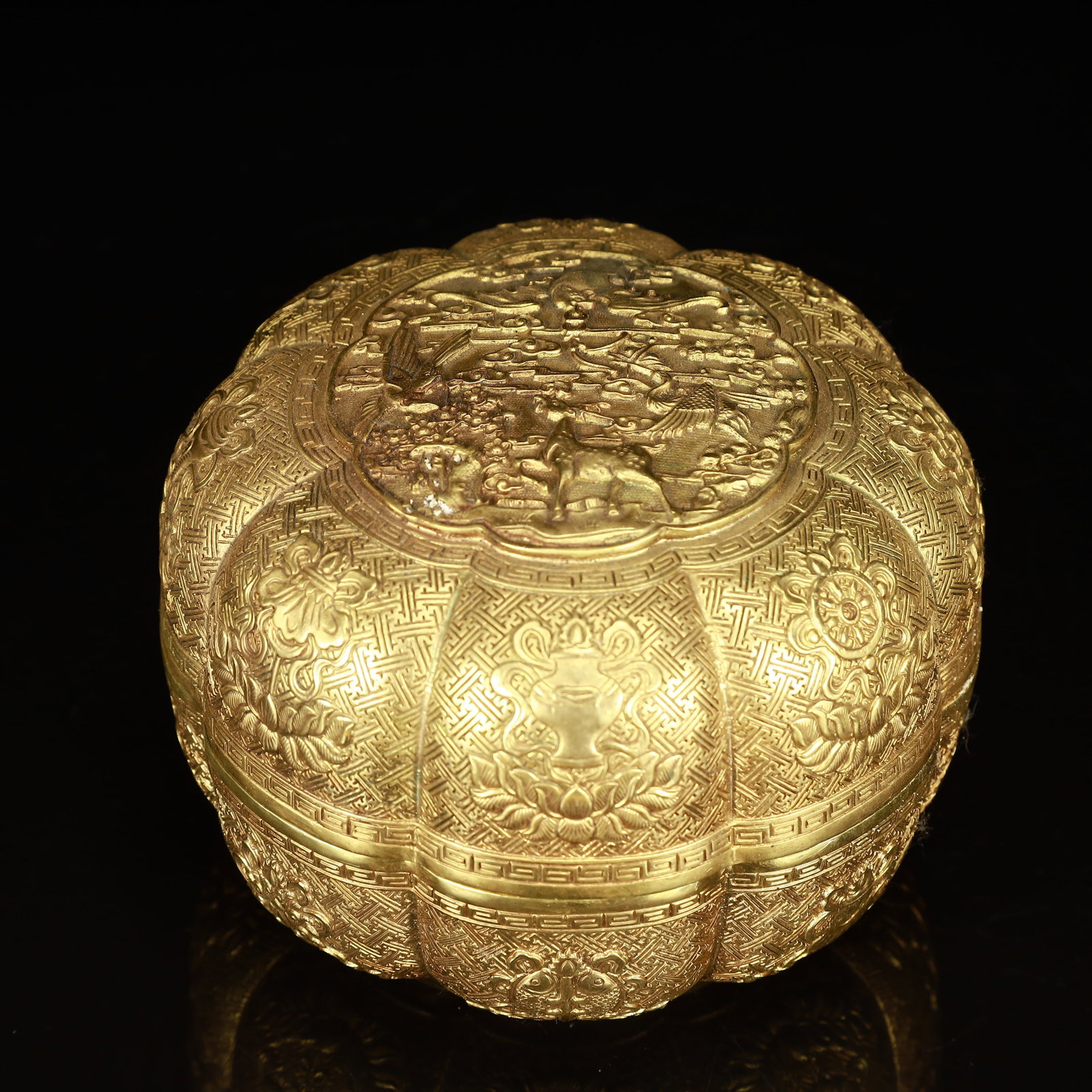 USA Trade Dollar 1876 Coin: An Exquisite Gilt Bronze Flower Pattern Cover Box,Qing Dynasty, China,Qianlong Four-Character Mark,Size:5.1inx3.9in,Weight:1200g 铜鎏金花卉纹盖盒,ߑ
