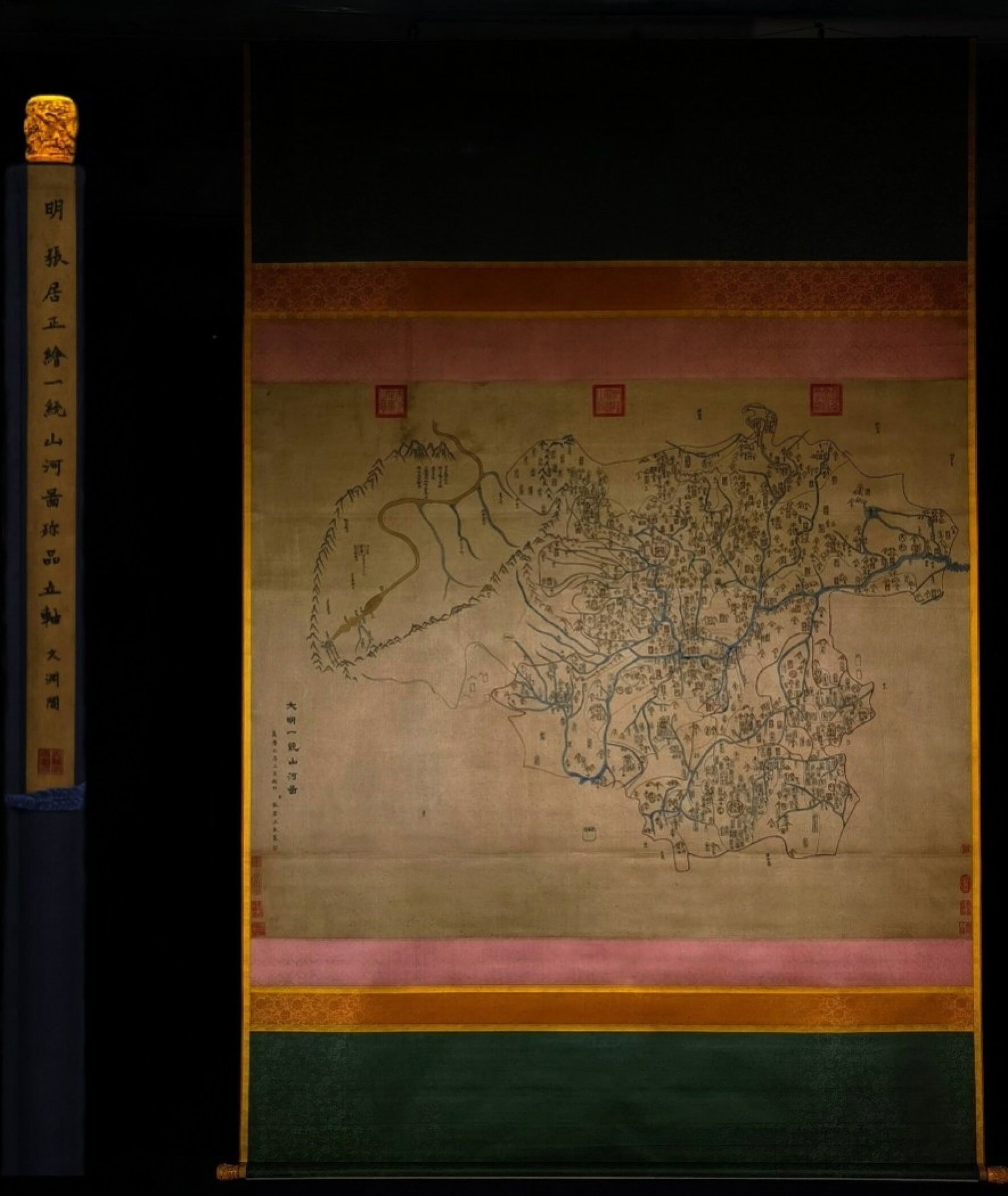 An Exquisite Archaic Jade Auspicious Beast Ornament: A Chinese Vertical Scroll Ink Painting of Landscape on Silk,Zhang Juzheng,Size:(entirety)111inx71.7in,(Without frame)54.3inx70.1in 一幅中国水墨绢本ì