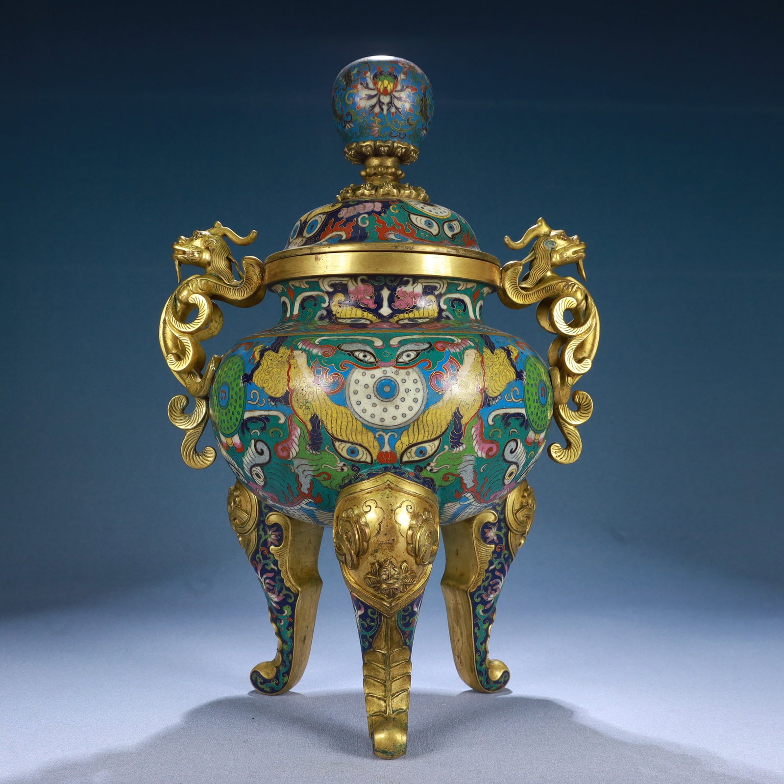 An Exquisite Blue and White Auspicious Cloud and Dragon Pattern Plate: A Huge Cloisonne Beast-Face Pattern Dragon-Ears Tripod Censer,Qing Dynasty, China,Qianlong Four-character Mark,Size:15.9inx10.4in,Weight:3850g 景泰蓝兽面纹龙&