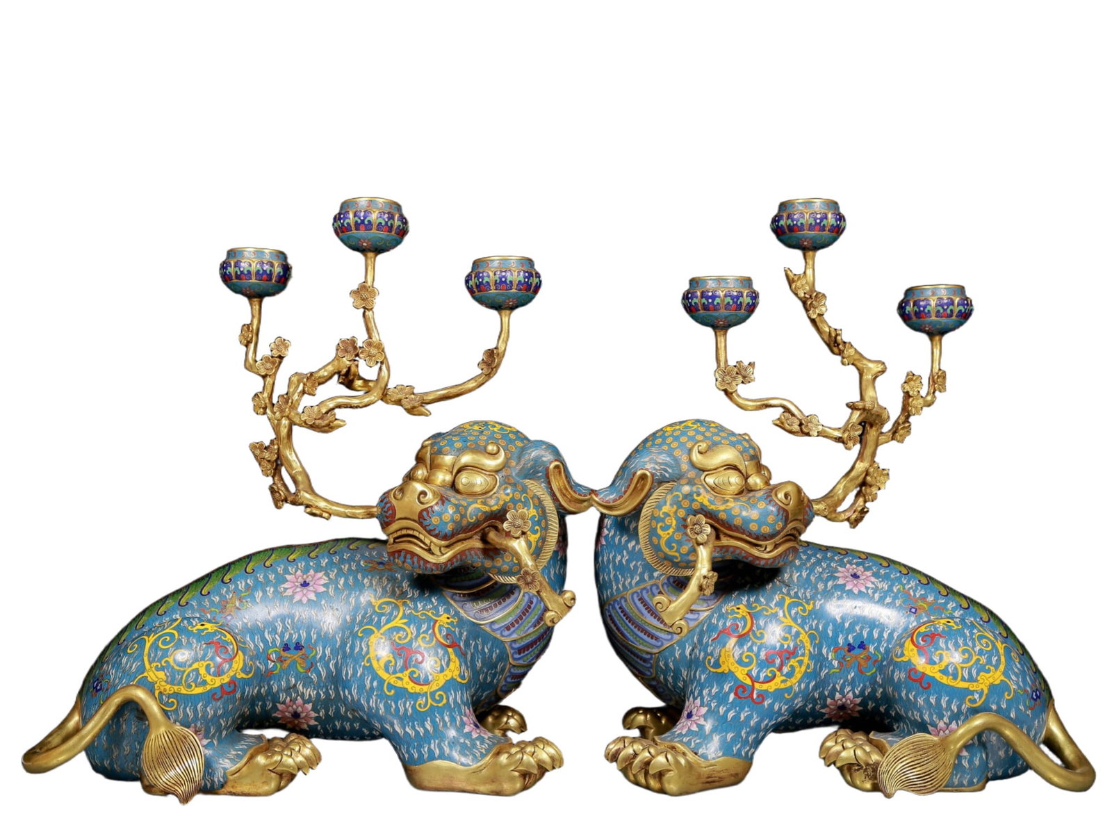 An Exquisite Bronze-Gold Plated Inlaid Green Jade Necklace,Inlaid Diamond: A Pair of Huge Cloisonne Lion Candlesticks,Qing Dynasty, China,Qianlong Four-character Mark,Size:16.1inx10.2inx18.1in,Total Weight:27.50kg 一对景泰蓝狮衔ċ