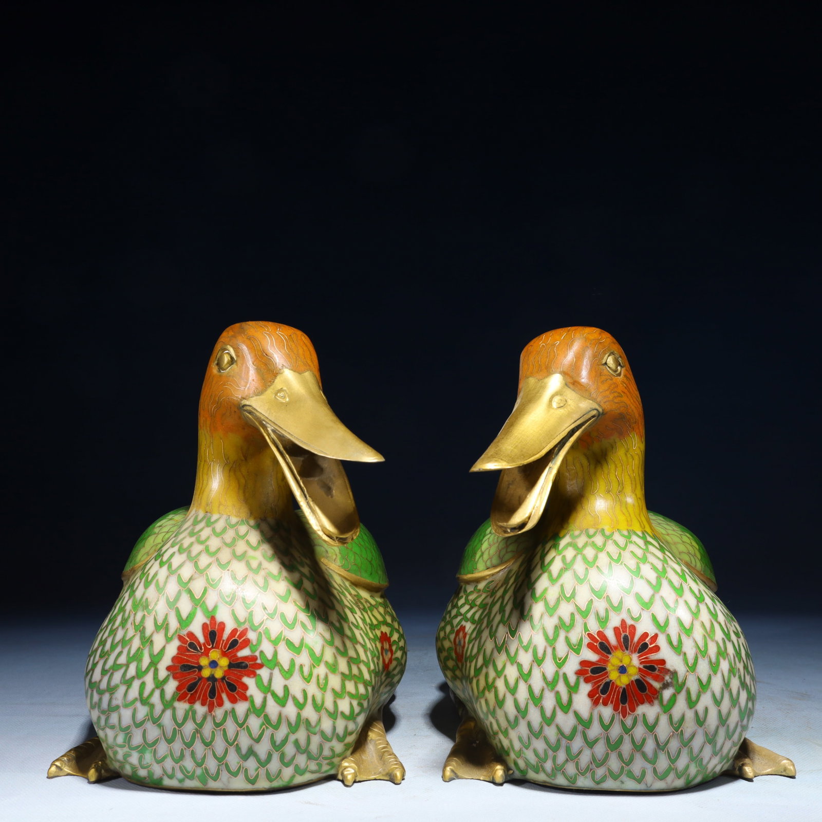 An Exquisite Aquamarine Auspicious Beast Pendant: A Pair of Exquisite Cloisonne Flower Pattern Duck Ornaments,Qing Dynasty,China,Qianlong Six-character Mark,Size:11.8inx6.3inx8.7in,Weight:13650g