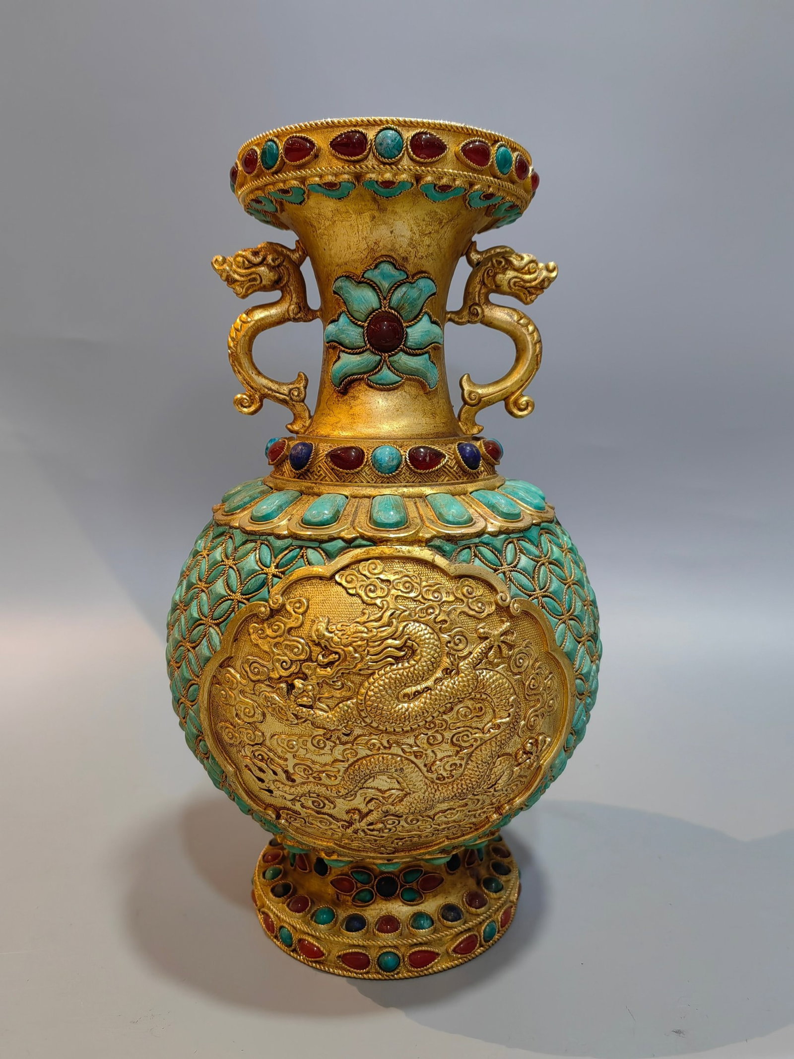 An Exquisite Famille-Rose Painted Gold Flower Pattern Bowl: An Exquisite Gilt Bronze Auspicious Cloud and Dragon Pattern Dragon-Ears Vase,Inlaid Gems and Turquoise,Qing Dynasty,China,Qianlong Four-character Mark,Size:9.4inx4.7in,Weight:1577g 铜鎏&#