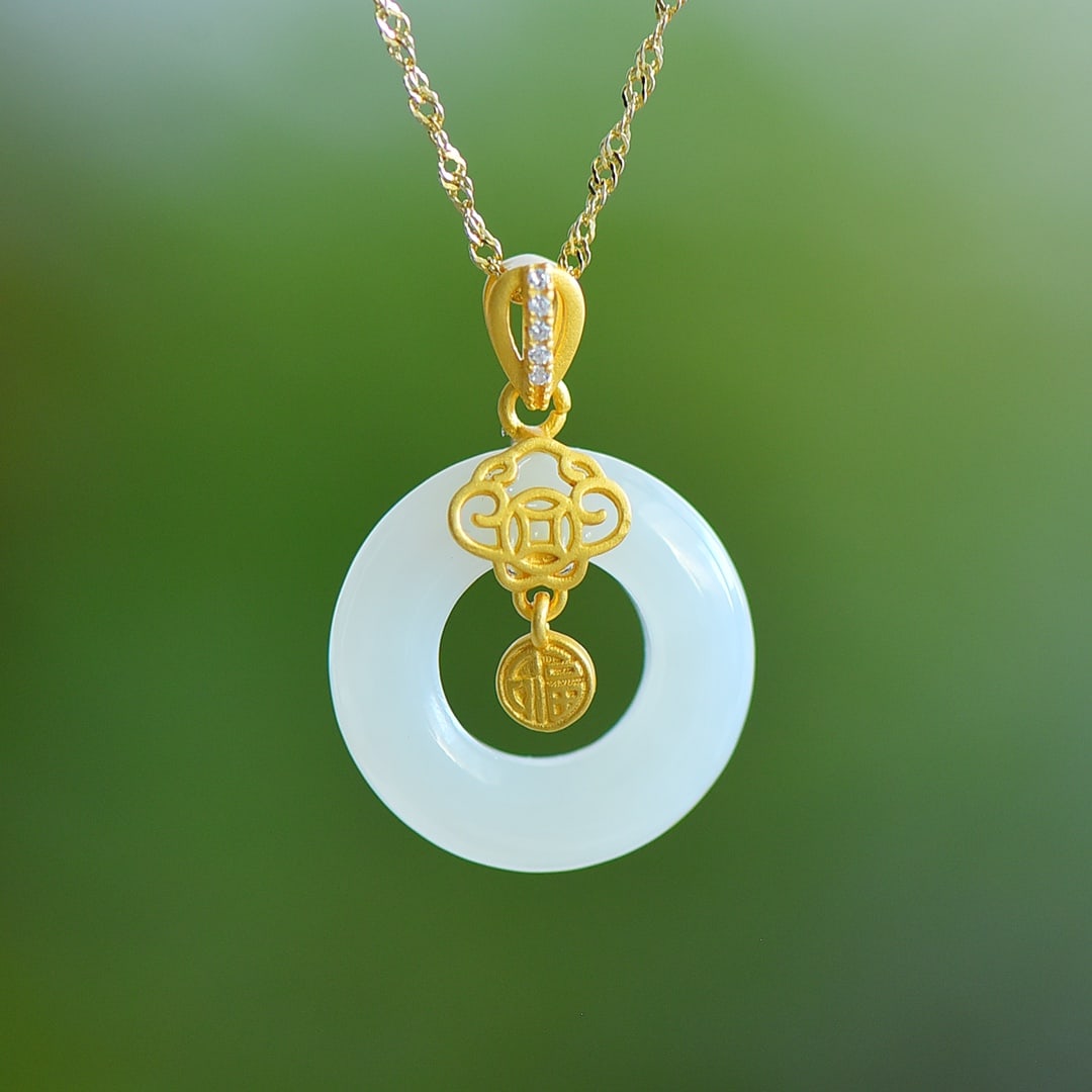 An Exquisite Famille-Rose Flower and Rooster Pattern Water Pot: An Exquisite Sterling Silver-Gold Plated Inlaid White Jade Necklace,Inlaid Diamond,Size:20mmx20mm 纯银镀金镶白玉项链,嵌钻石