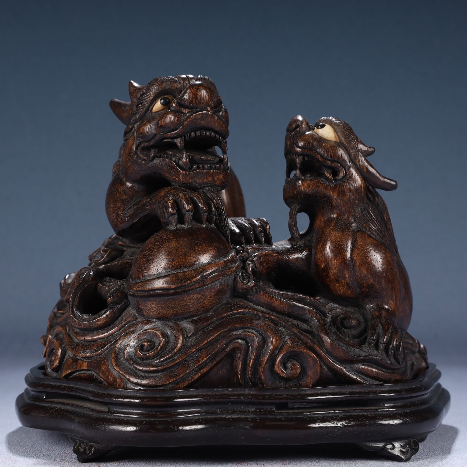 A Rare Gilt Silver Chi-Dragon Pattern Censer: An Exquisite Zitanwood Auspicious Beast Ornament,With Base,Qing Dynasty, China,Size:7.1inx5.5inx6.3in,Weight:650g 紫檀木瑞兽摆件,带底座,