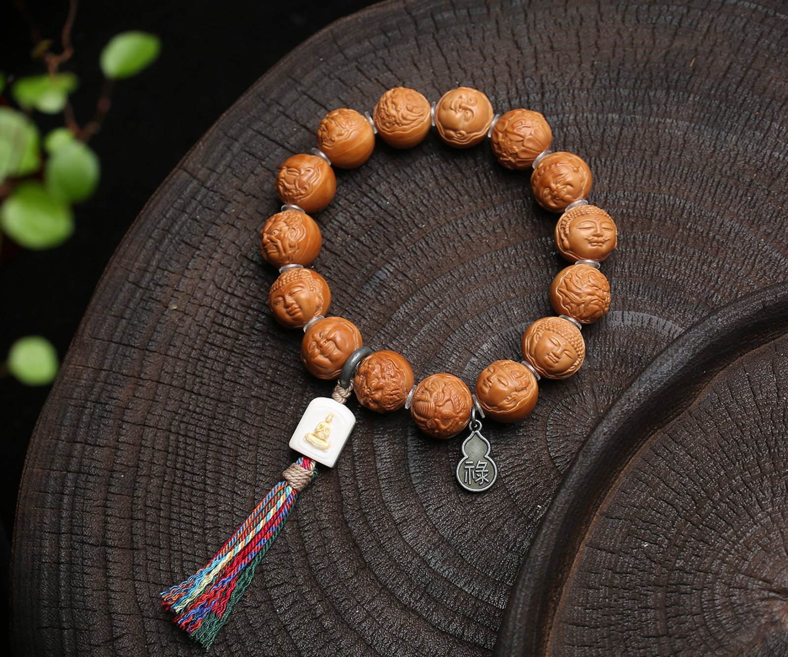 An Exquisite Walnut Buddha-Face Pattern Bracelets - 2