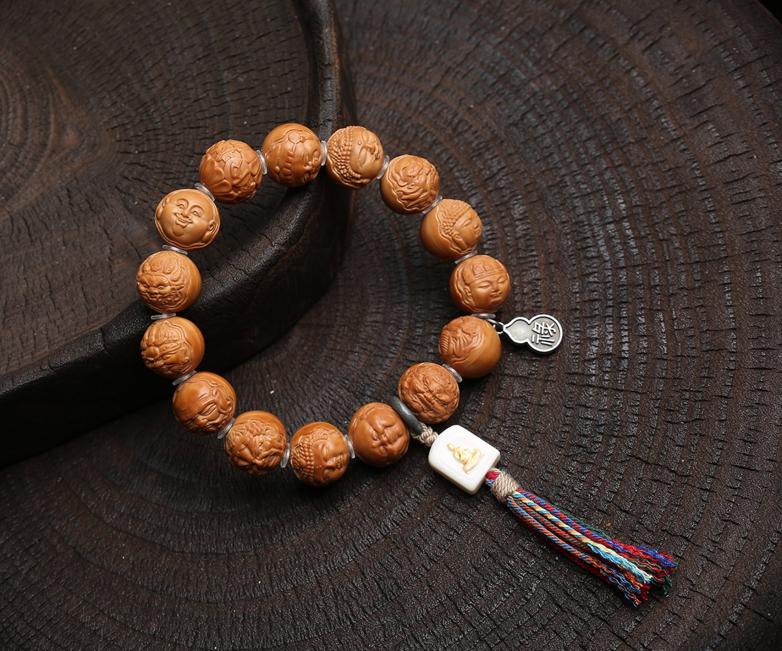 An Exquisite Walnut Buddha-Face Pattern Bracelets - 6