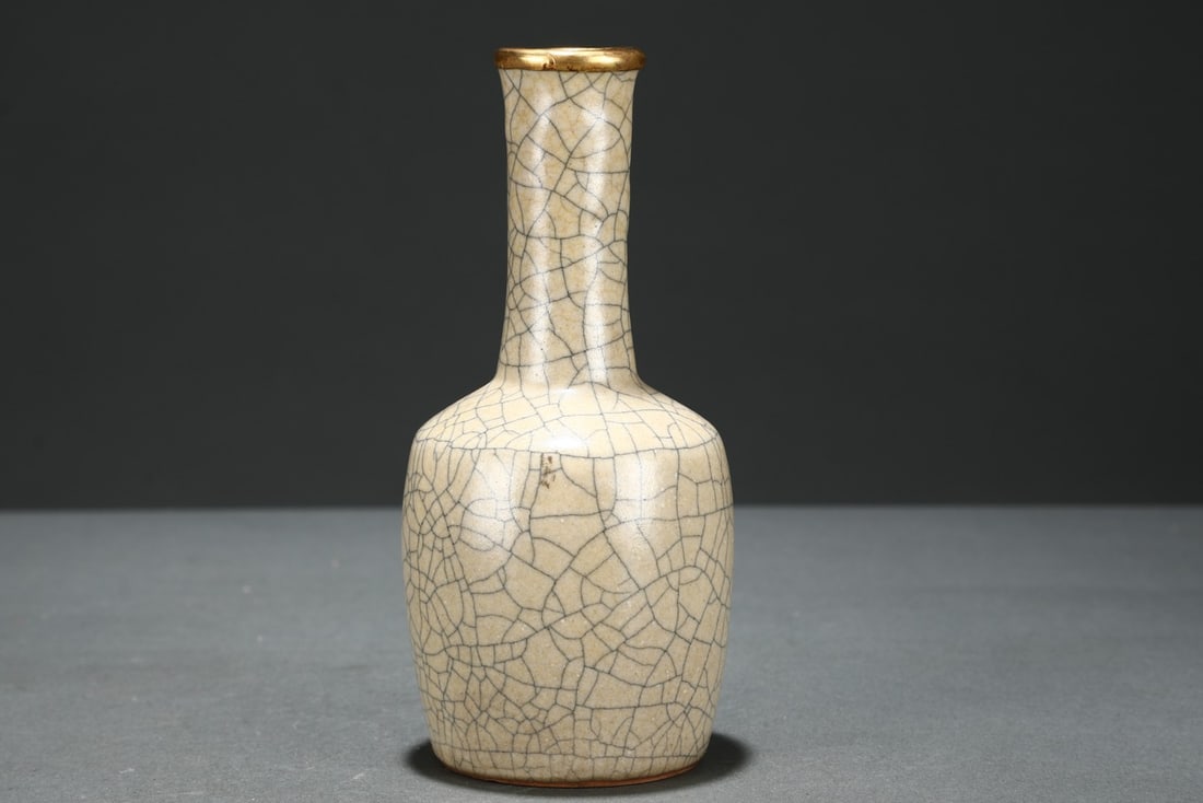 An Exquisite Paper-beater Vase, Ge-ware, Rice-yellow Glaze - 2