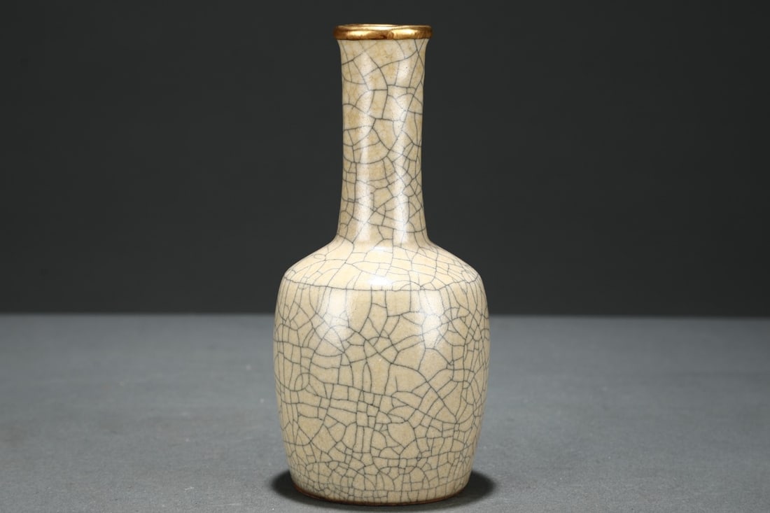An Exquisite Paper-beater Vase, Ge-ware, Rice-yellow Glaze - 3