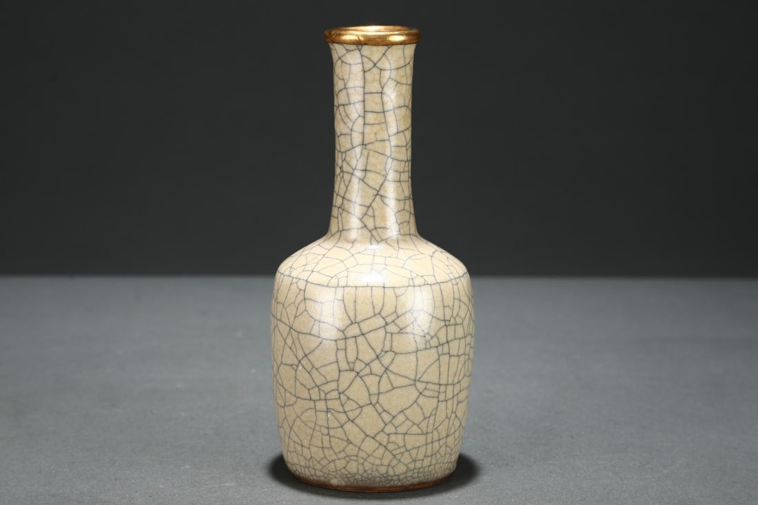 An Exquisite Paper-beater Vase, Ge-ware, Rice-yellow Glaze - 4