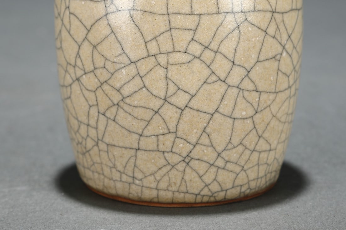 An Exquisite Paper-beater Vase, Ge-ware, Rice-yellow Glaze - 6