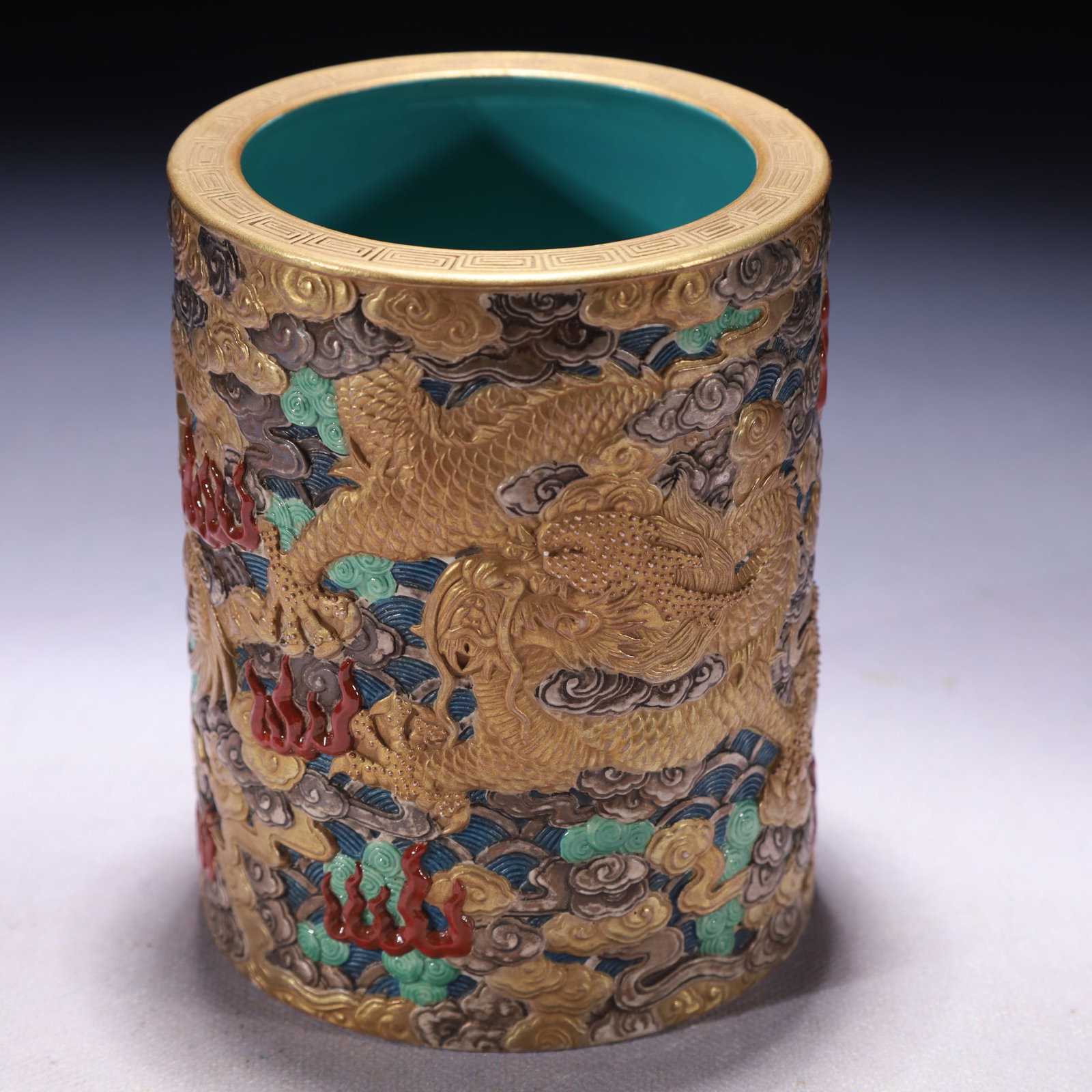 An Exquisite Chinese Vertical Scroll Ink Painting of Figure on Paper: An Exquisite Gold Ground Famille-Rose Auspicious Cloud and Dragon Pattern Brush Pot,Qing Dynasty,China,Qianlong Six-character Mark,Size:3.9inx5.1in,Weight:850g 金地粉彩祥