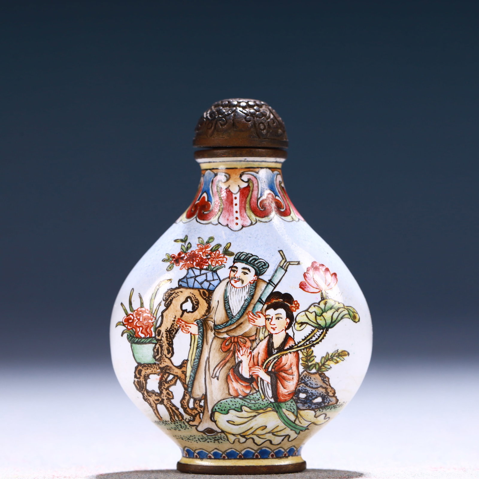 An Exquisite Sterling Silver Inlaid White Jade Necklace,Inlaid Diamond: An Exquisite Painted Enamel Figure Pattern Snuff Bottle,Qing Dynasty, China,Qianlong Four-character Mark,Size:1.6inx0.6inx2.4in,Weight:43g