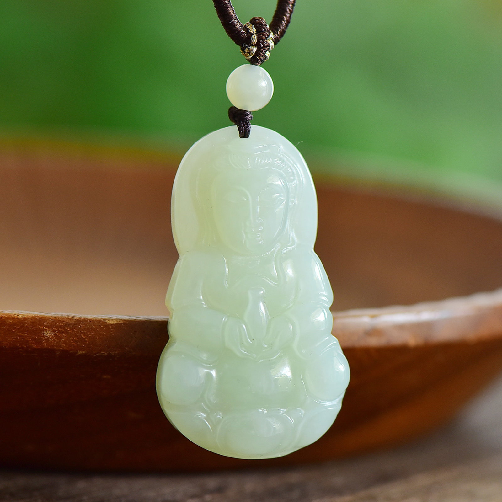 An Exquisite White Jade Dragon Pattern Pendant: An Exquisite White Jade Avalokitesvara Pendant,Size:26mmx42mm 寓意:吉祥 大慈大悲 普度众生