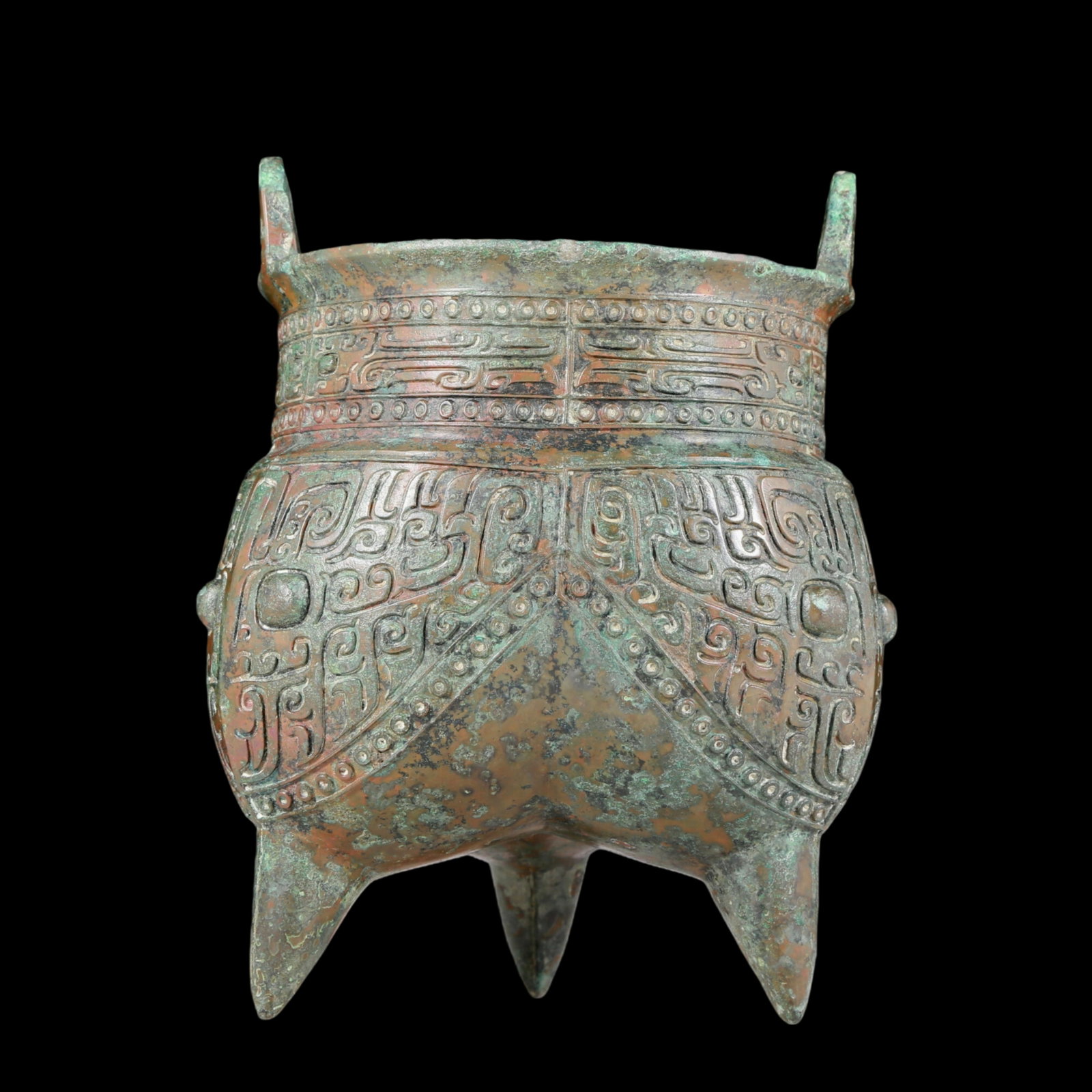 A Precious Yellow Jade Figure Ornament: A precious bronze animal-faced two-eared and tripod furnace with inscriptions. In ancient times, the surface was carefully carved, vividly demonstrating the superb skills of the craftsmen. It has its 