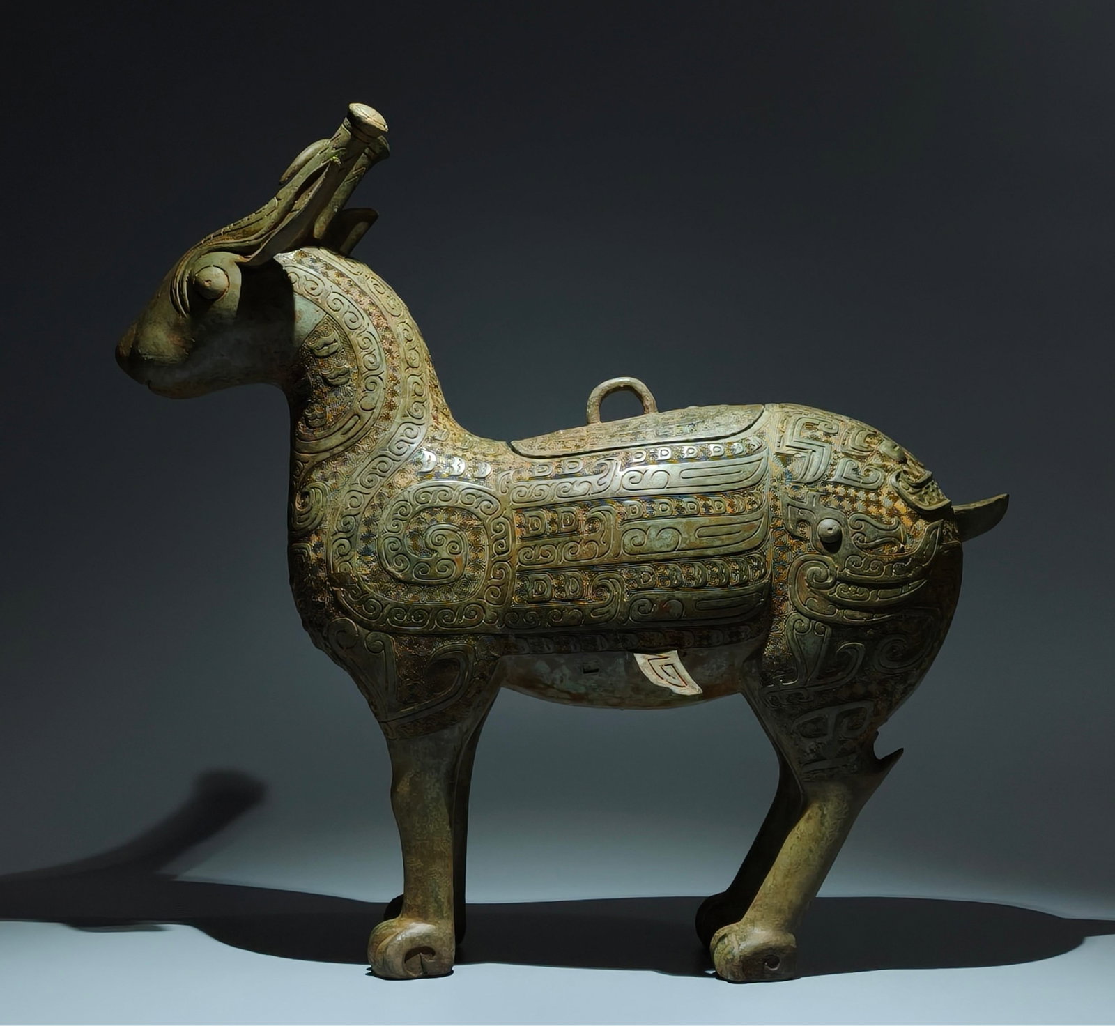 An Exquisite Jasper Cover with Gold Poem Sheep-head Ewer (1 of 9)