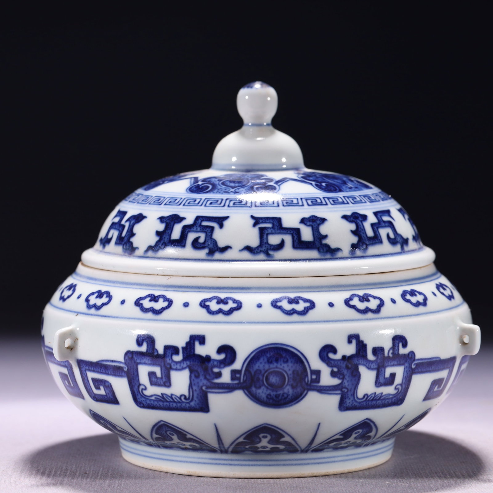 An Exquisite Tianhuang Stone Dragon Pattern Seal,With Poem: An Exquisite Blue and White Chi-Dragon Pattern Jar with Cover,Qing Dynasty,China,Yongzheng Six-character Mark,Size:6.3inx5.1in,Weight:840g