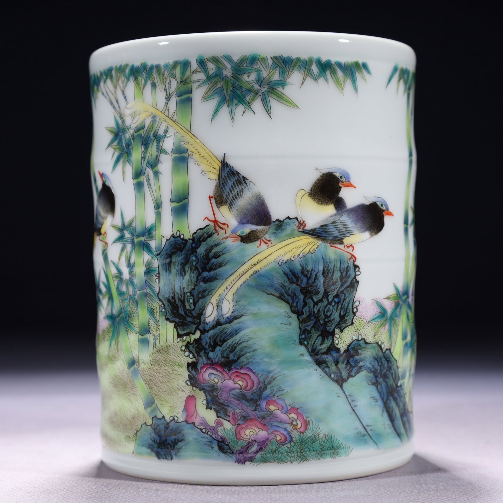 An Exquisite White Jade Auspicious Cloud and Avalokitesvara Pattern Pendant: An Exquisite Famille-Rose Flower and Bird Pattern Brush Pot,with poem,Qing Dynasty,China,Yongzheng Four-character Mark,Size:4.1inx5.1in,Weight:550g