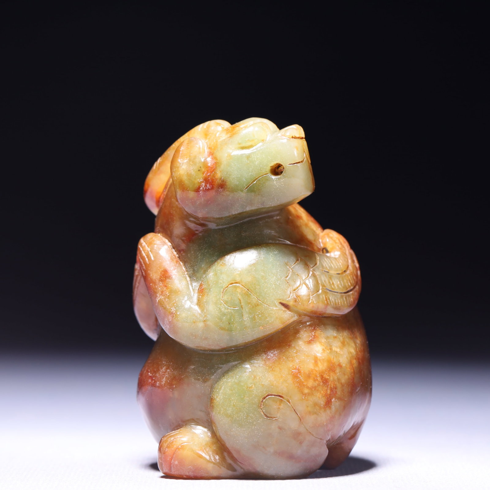 An Exquisite Famille-Rose Painted Gold Lotus Pattern Vase: An Exquisite Archaic Jade Bear Ornament,Ancient Time,China,Size:1.8inx1.6inx3in,Weight:269g 高古玉熊摆件,中国远古时期