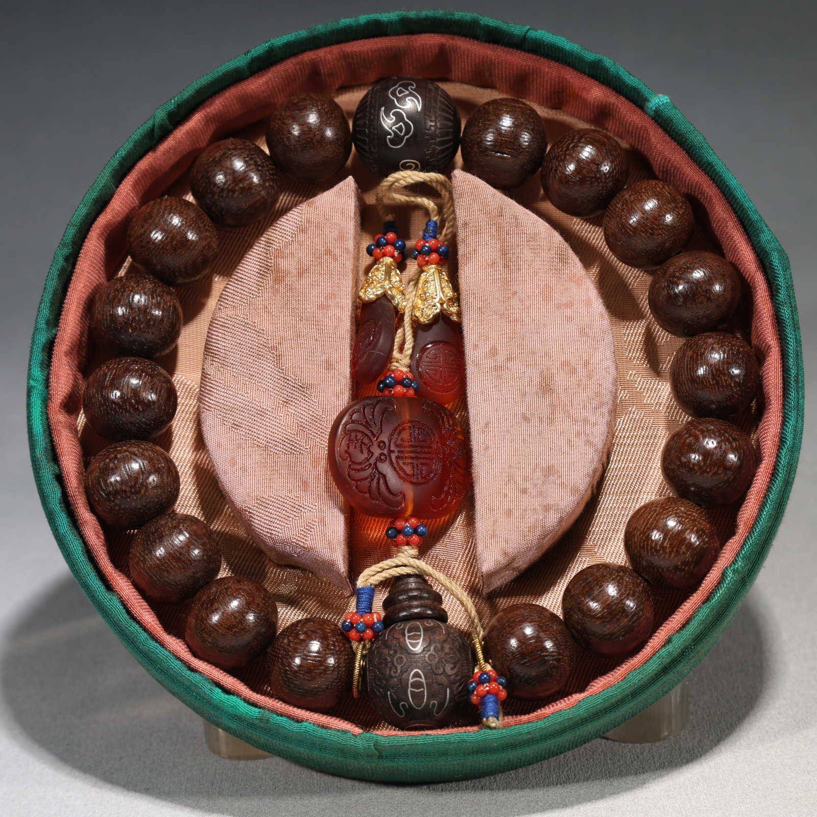 An Exquisite Eaglewood Bracelets - 2