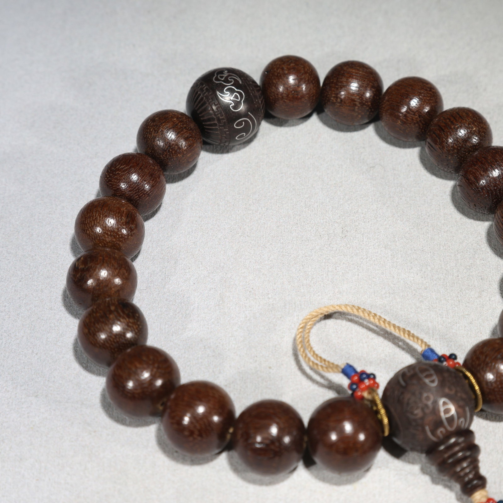 An Exquisite Eaglewood Bracelets - 4