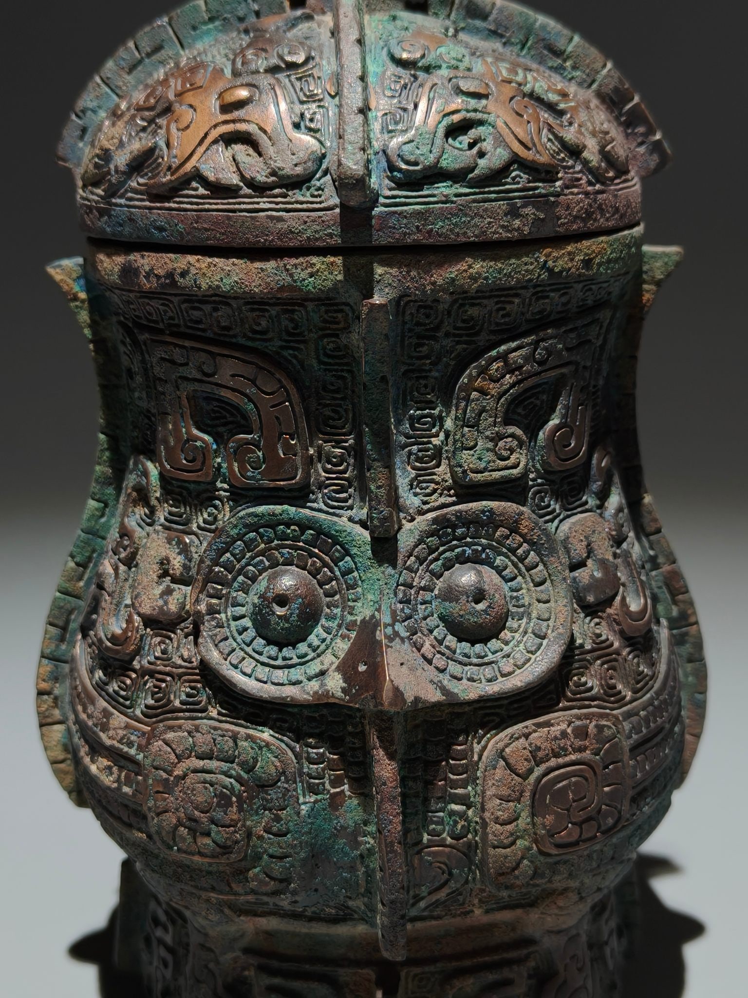 An Archaic Bronze Beast-Face Pattern Libation Cup - 3
