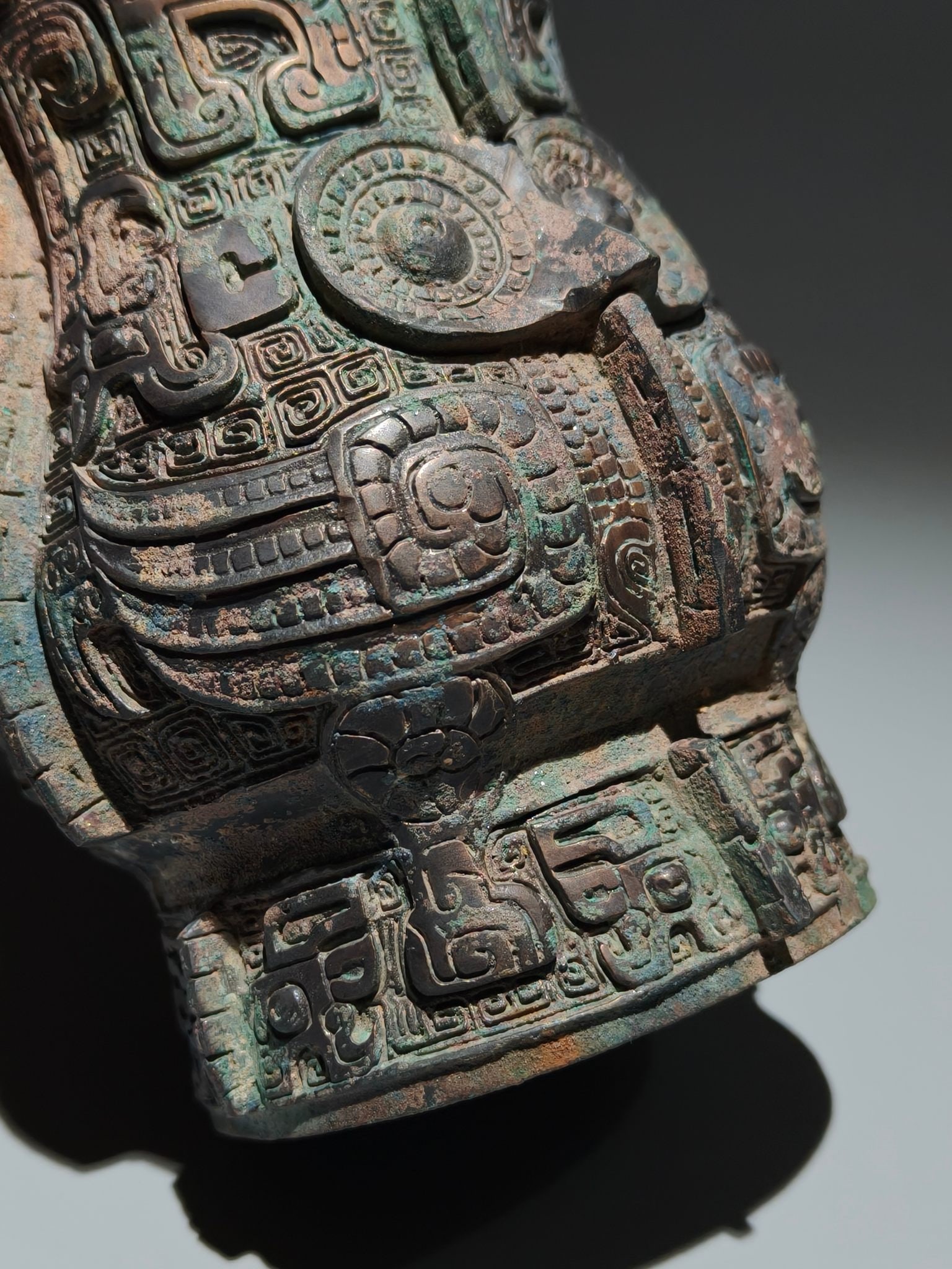 An Archaic Bronze Beast-Face Pattern Libation Cup - 6
