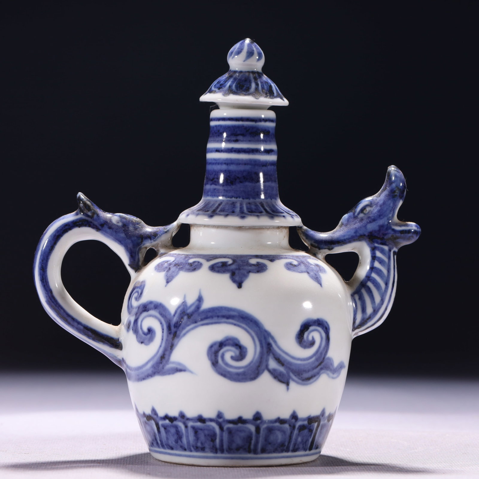 4.33Ctw Sterling Silver-Gold Plated Inlaid Natural Tourmaline Ring: An Exquisite Blue and White Auspicious Cloud Pattern Ewer,Ming Dynasty,China,Xuande Six-character Mark,Size:5.9inx3.5inx7.1in,Weight:403g 青花祥云纹执壶,È