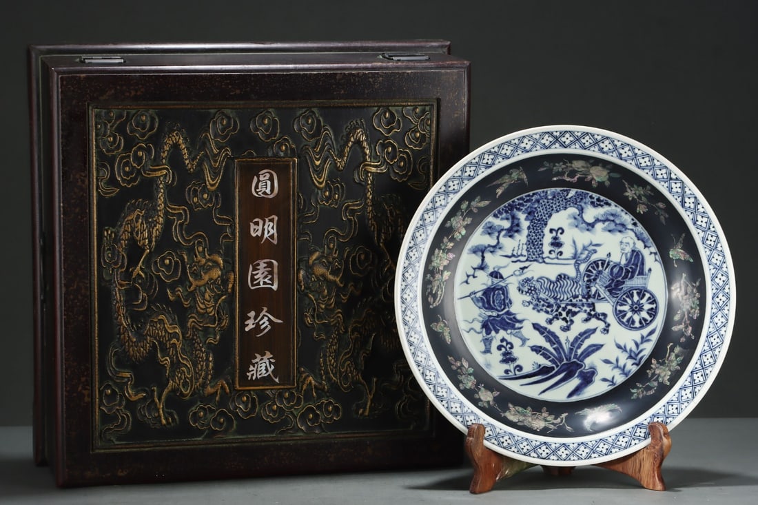 An Archaic Hongshan Culture White Jade Figure Pendant: A RareBlue And White Large Dish With Guiguzi Figure, Inlaid With Mother-Of-Pearl Flowers And Birds,Yuan Dynasty, China,Size:2.8inx15in 青花鬼谷子人物镶&