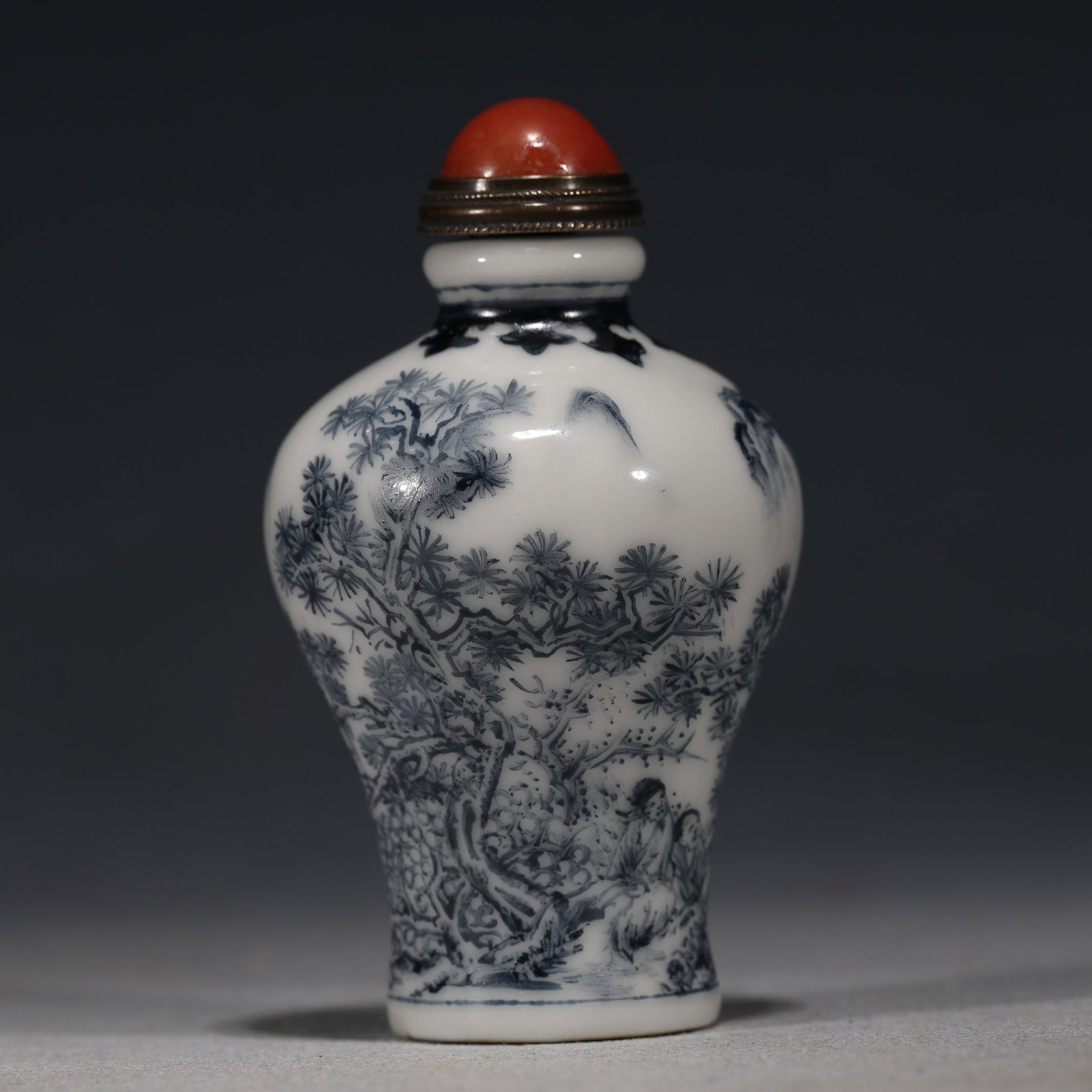 An Exquisite Glass Flower and Fish Pattern Snuff Bottle: An Exquisite Blue and White Figure Story Pattern Snuff Bottle,Qing Dynasty, China,Qianlong Four-character Mark,Size:1.6in×1.6in×2.8in 青花人物故事图