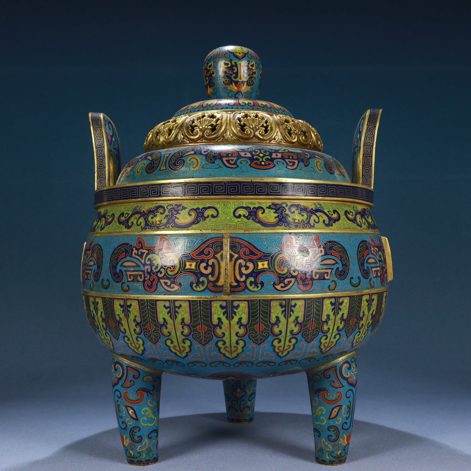 An Exquisite Chicken-fat Yellow Glass Wrapper Bat Pattern Snuff Bottle: A Huge Cloisonne Beast-Face Pattern Hollow Double-Ears and Tripod Censer,Qing Dynasty, China,Qianlong Four-character Mark,Size:17.1inx12.6in,Weight:7150g 景泰蓝兽面ಬ