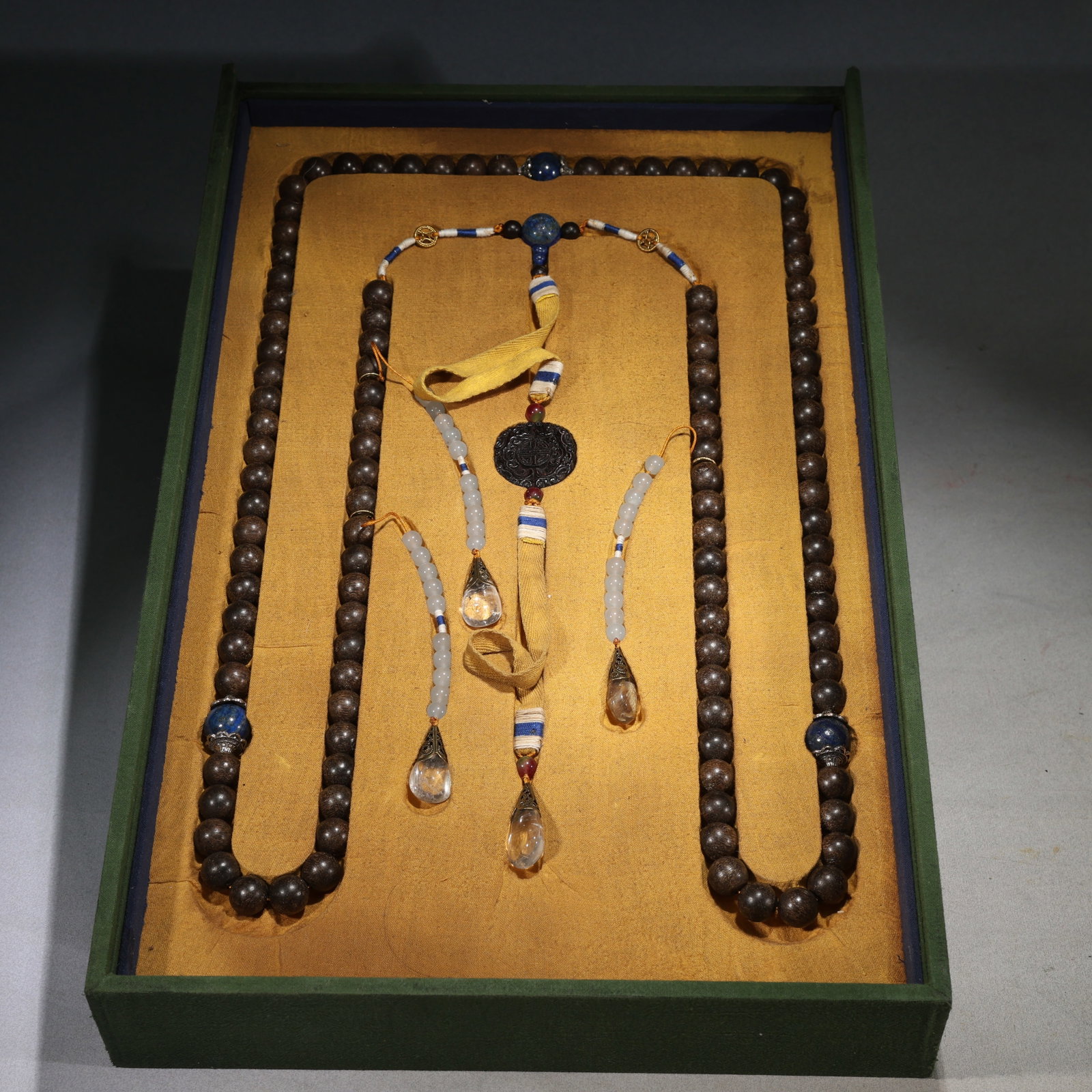 An Exquisite Eaglewood Lapis Lazuli Necklace : An Exquisite Eaglewood Lapis Lazuli Necklace,Qing Dynasty, China,Size 0.5in 精美的沉香木青金石项链,中国清代