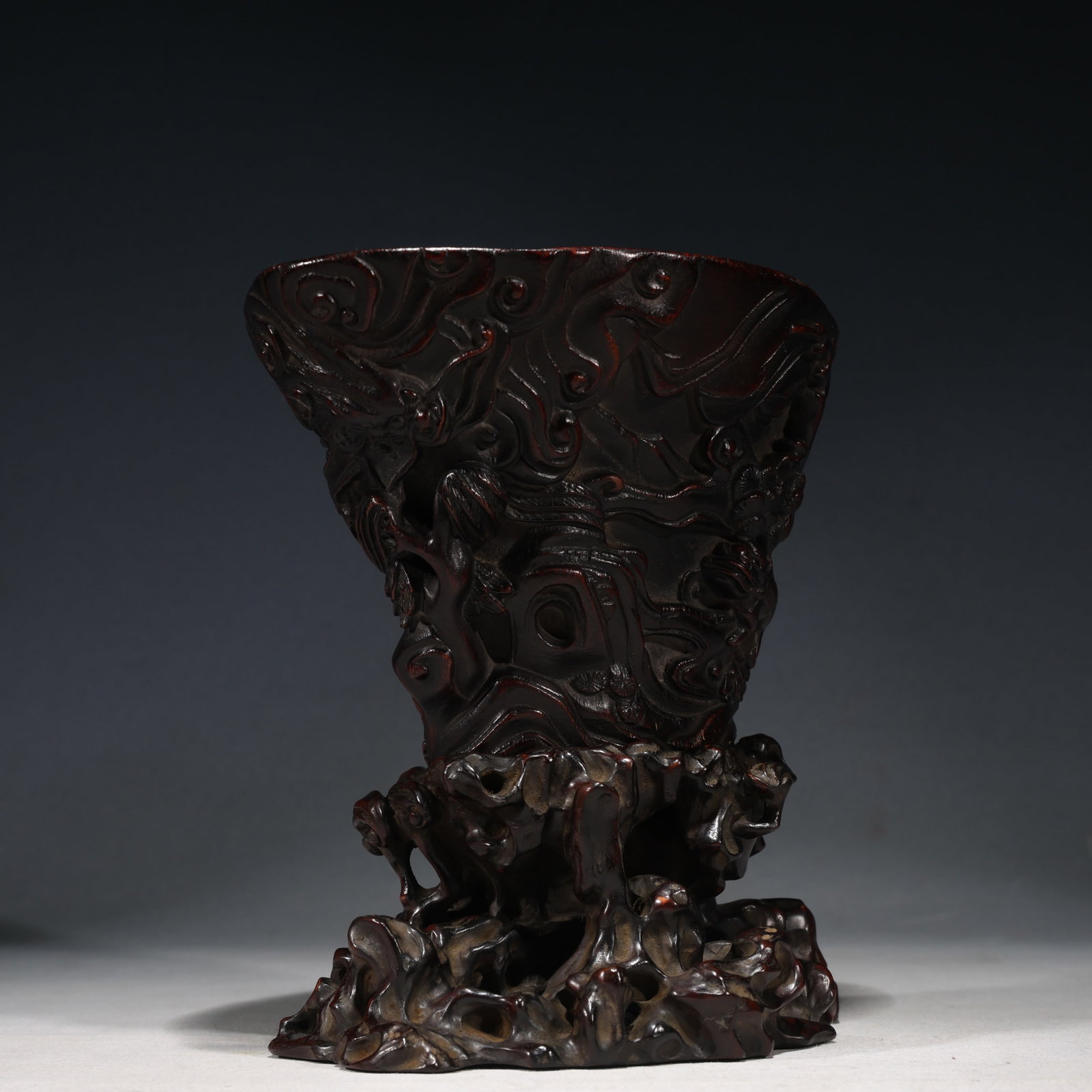 An Exquisite Eaglewood Figure Pattern Cup - 3