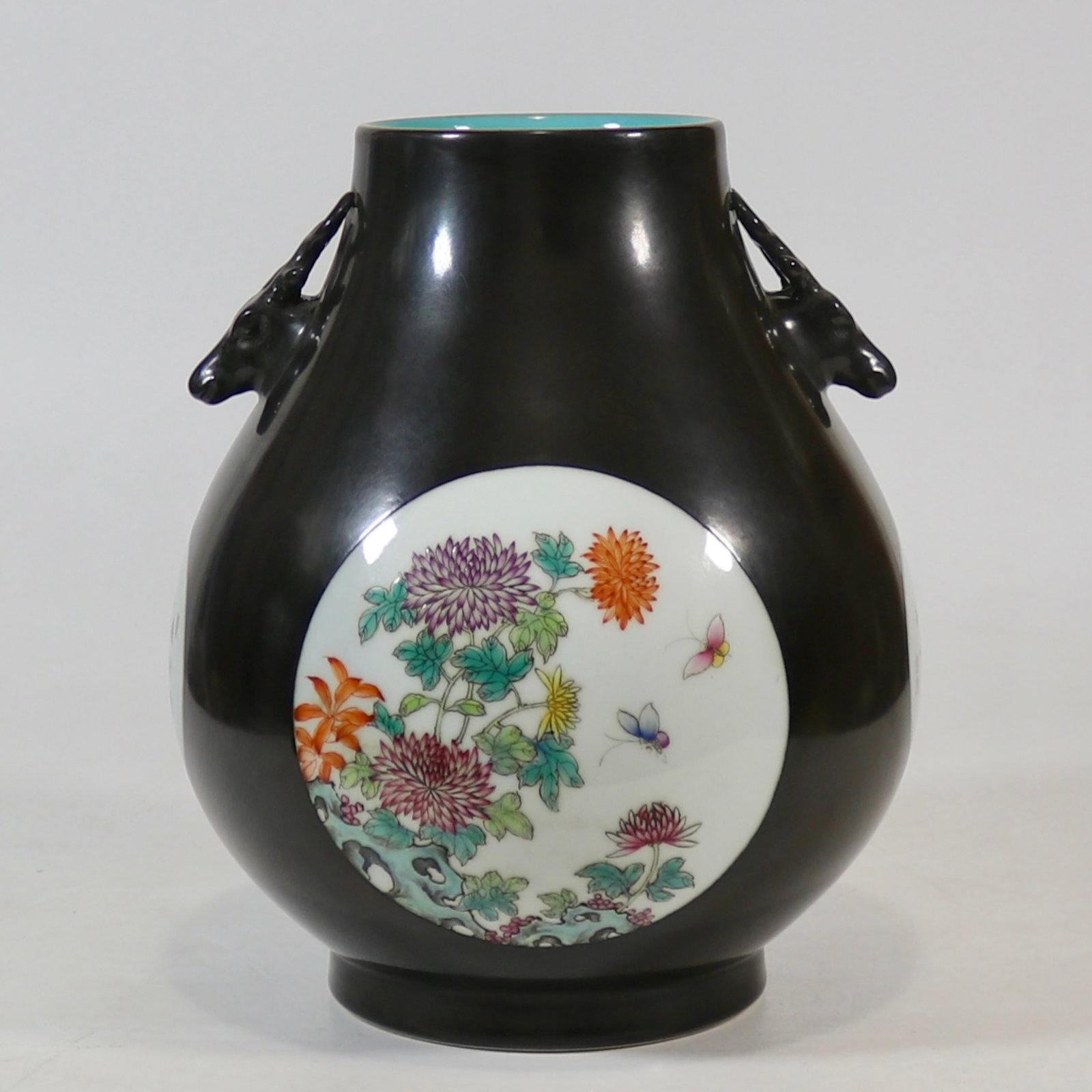 An Exquisite Archaic Jade Beast-Face Pattern Tripod Goblet (1 of 9)