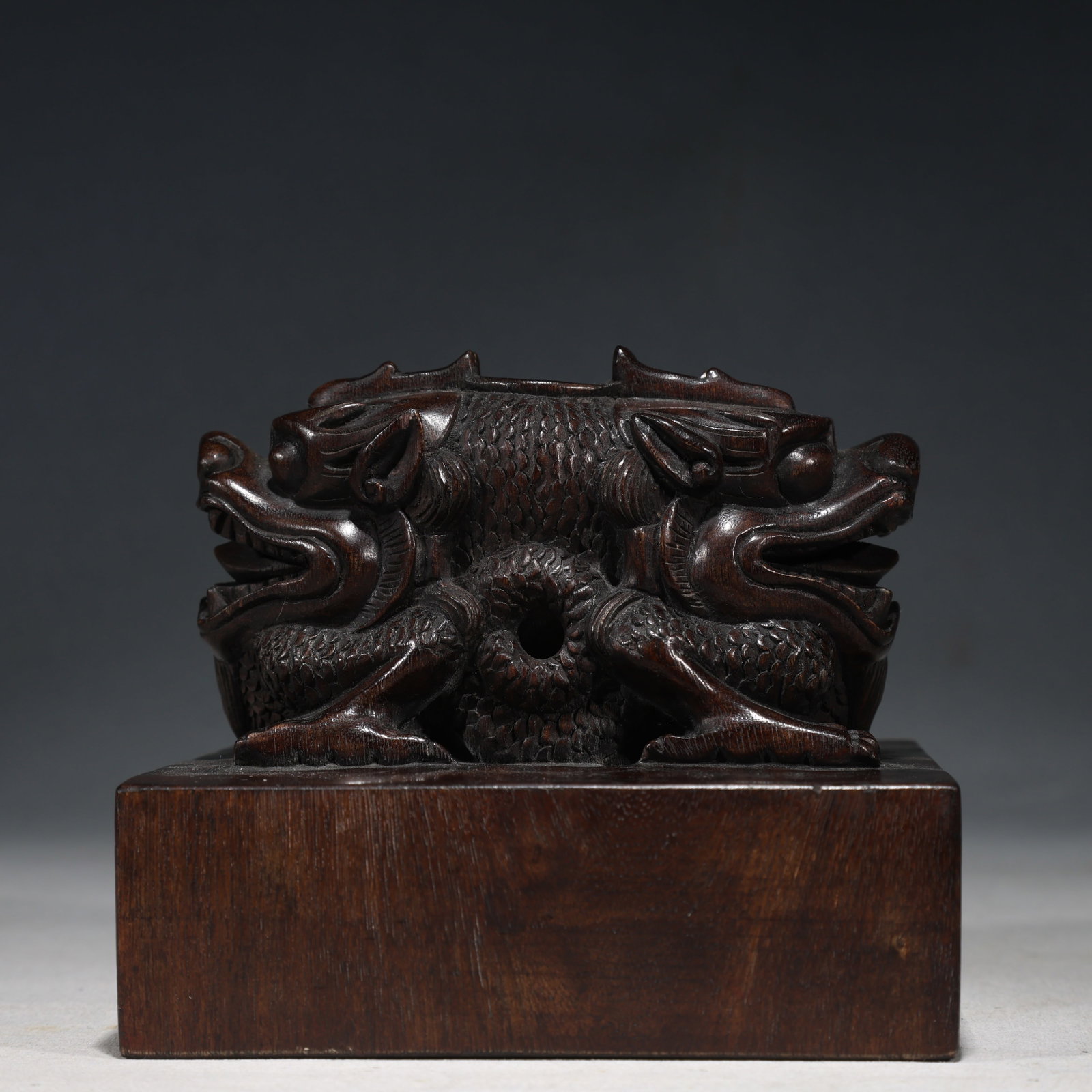An Exquisite Aquamarine Pendant: An Exquisite Eaglewood Dragon Pattern Seal,Qing Dynasty, China, Size:4.9inx4.9inx4.1in, Weight :300g 精美的沉香木龙纹印章,中国&#