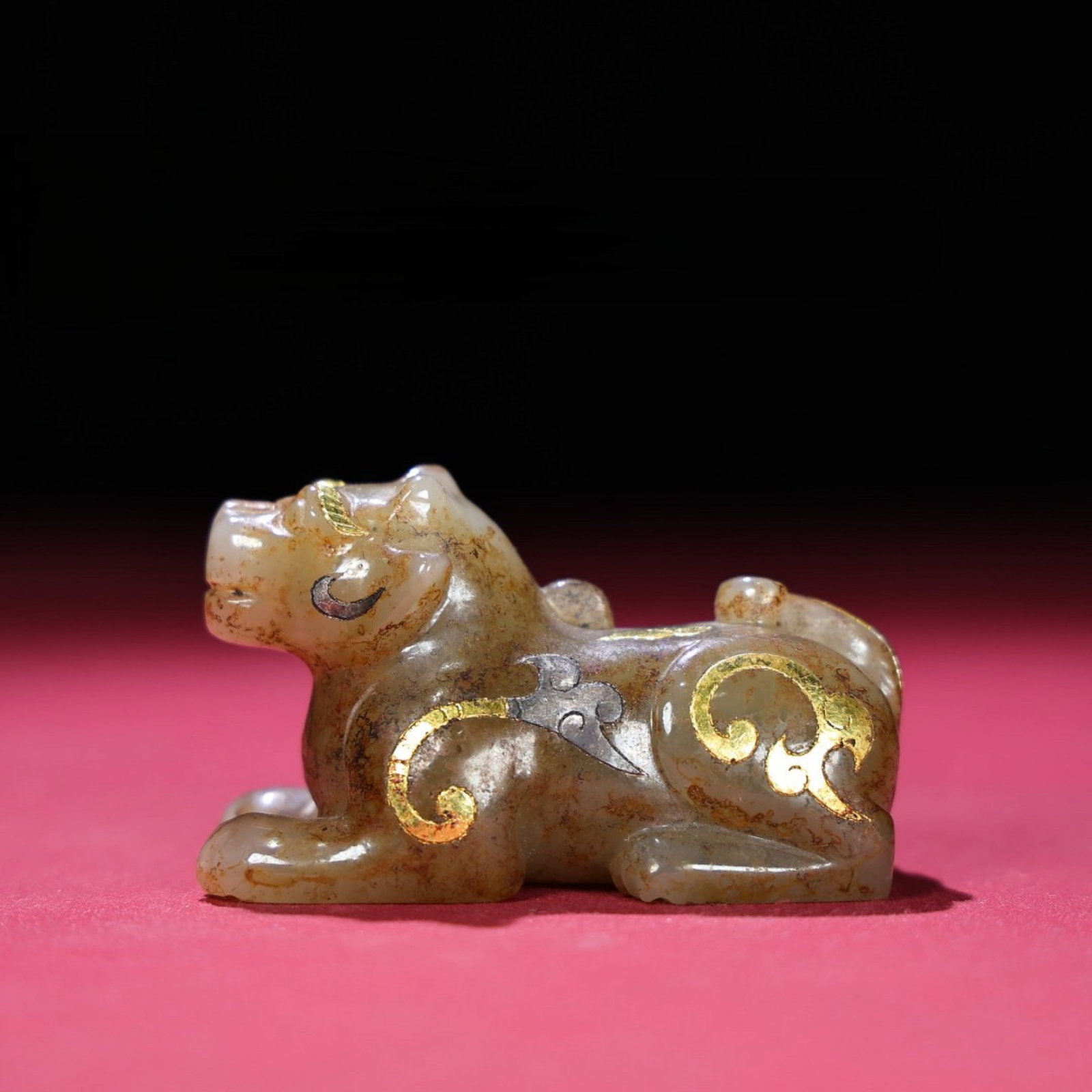 An Exquisite Archaic Jade Beast-Ears Tripod Censer,With Inscription: An Exquisite White Jade Inlaid Gold and Silver Tiger Ornament,Qing Dynasty,China,Size:70mmx35mmx42mm,Weight:147g 白玉错金银老虎摆件,中ࢲ