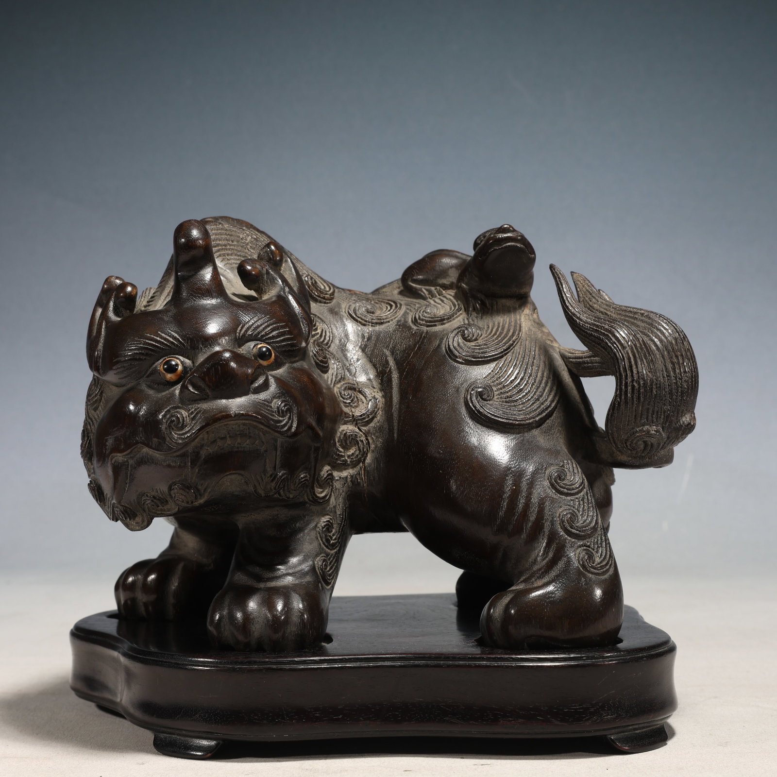 An Exquisite White Jade Dragon Pattern Pendant: An Exquisite Eaglewood Auspicious Beast Ornament , with Sandalwood Base,Qing Dynasty, China, Size:8.7inx5.9inx6.1in, Weight :650g,（ Size Weight without Base ） 精美的