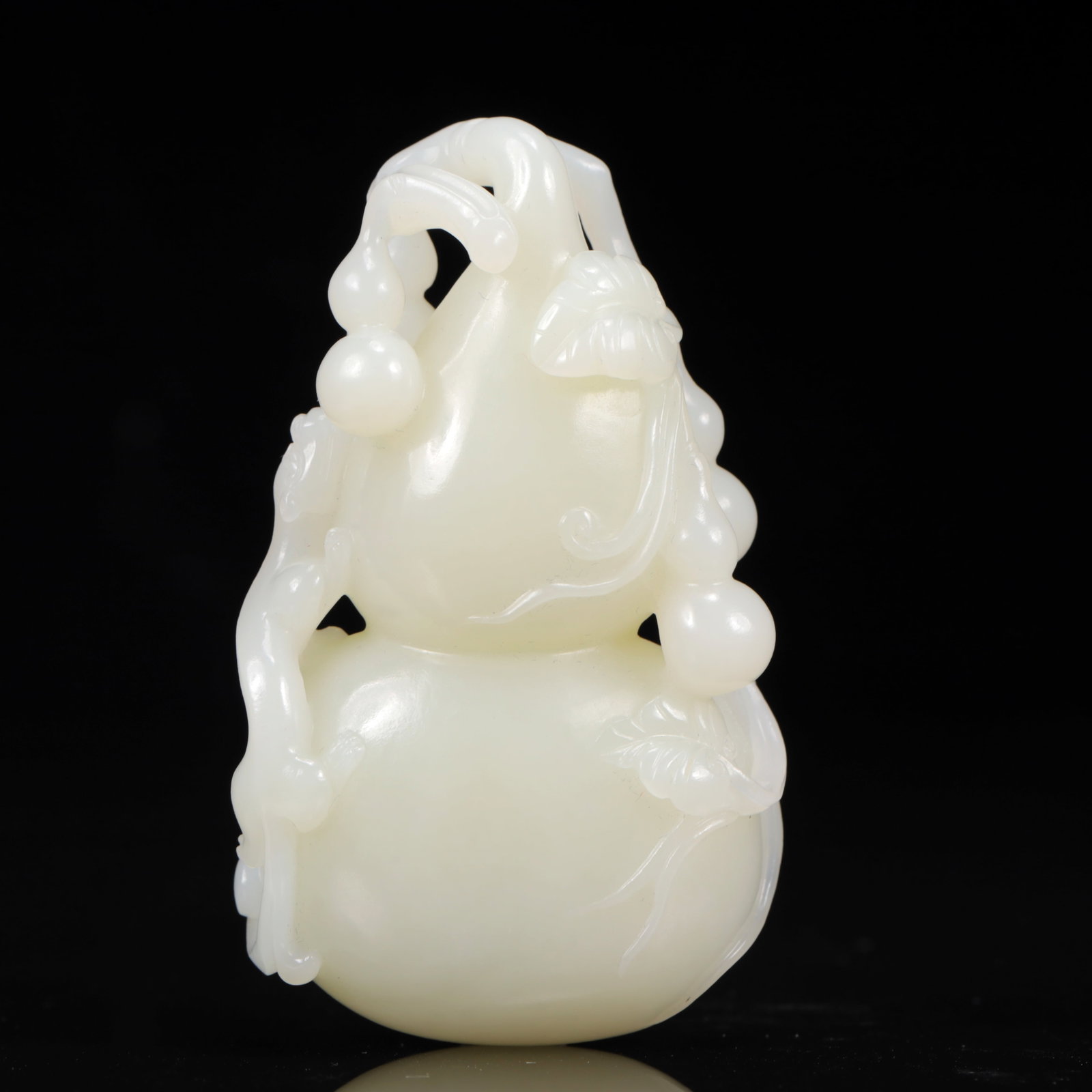 A Set of Fine White Jade Cover with Gold Auspicious Beast Ornament,with White Jade Cover with Gold: An Exquisite White Jade Gourd-Shaped Ornament,Qing Dynasty, China,Size:2inx1.2inx3.3in,Weight:165g 白玉葫芦摆件,中国清代