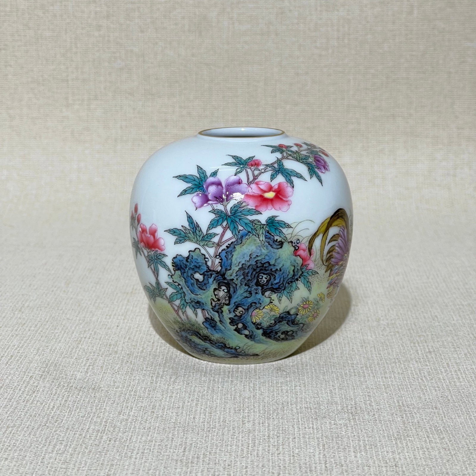 A Rare Green Glazed Lotus,Auspicious Cloud and Dragon Pattern Bottle: An Exquisite Famille-Rose Painted Gold Flower and Rooster Pattern Jar,with poem,Qing Dynasty,China,Qianlong Six-character Mark,Size:3.1inx3.1in 粉彩描金花卉鸡
