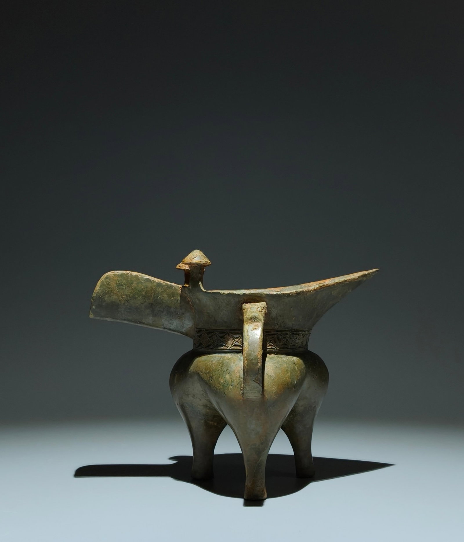 An Exquisite Aquamarine Necklace: An Archaic Bronze Cloud and Thunder Pattern Tripod Goblet,Shang Dynasty,China,Size:6.5inx8.3inx5.5in