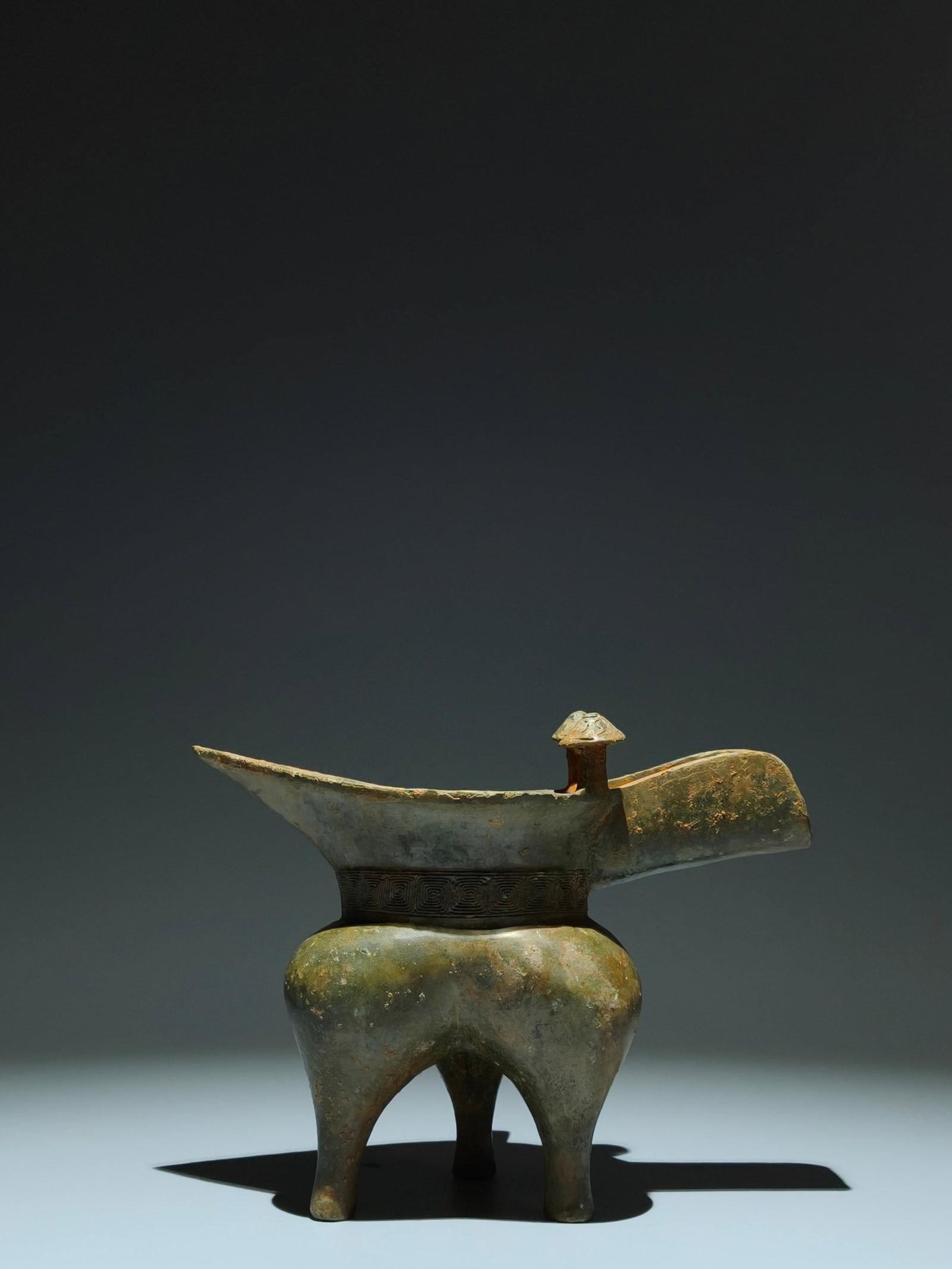 An Archaic Bronze Cloud and Thunder Pattern Tripod Goblet - 5