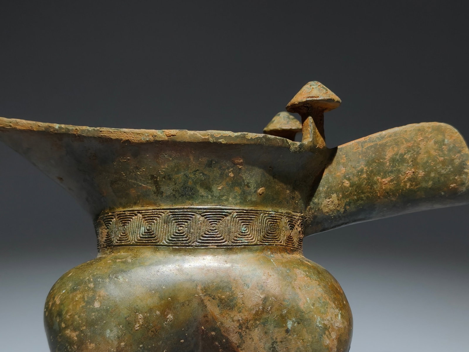 An Archaic Bronze Cloud and Thunder Pattern Tripod Goblet - 6