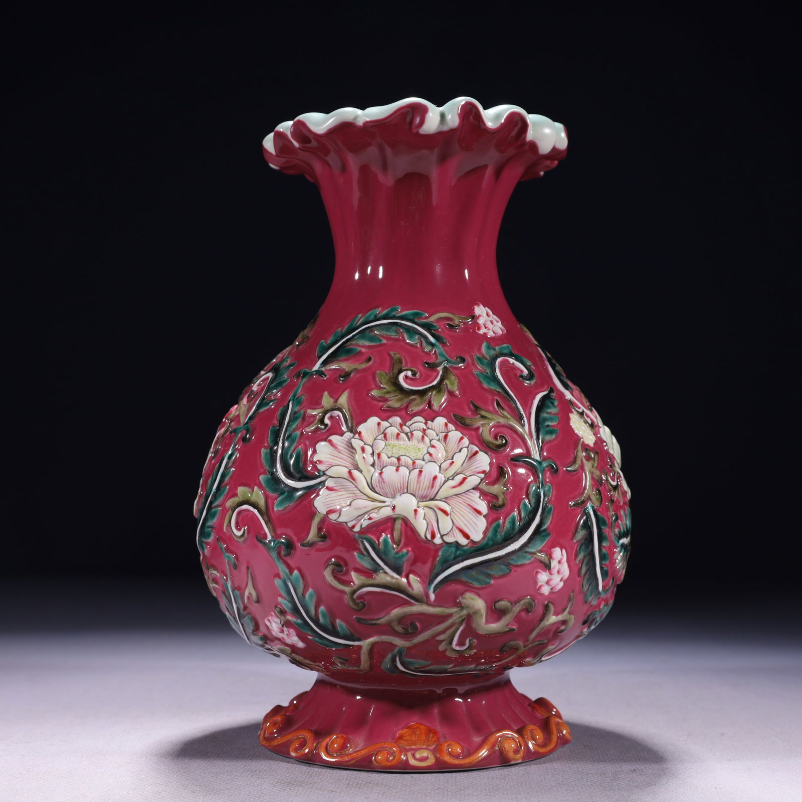 An Exquisite White Jade Avalokitesvara Pendant: An Exquisite Ruby Red-Glazed Famille-Rose Flower Pattern Vase,Qing Dynasty,China,Qianlong Four-character Mark,Size:5.1inx7.5in,Weight:1150g 胭脂红粉彩花卉 